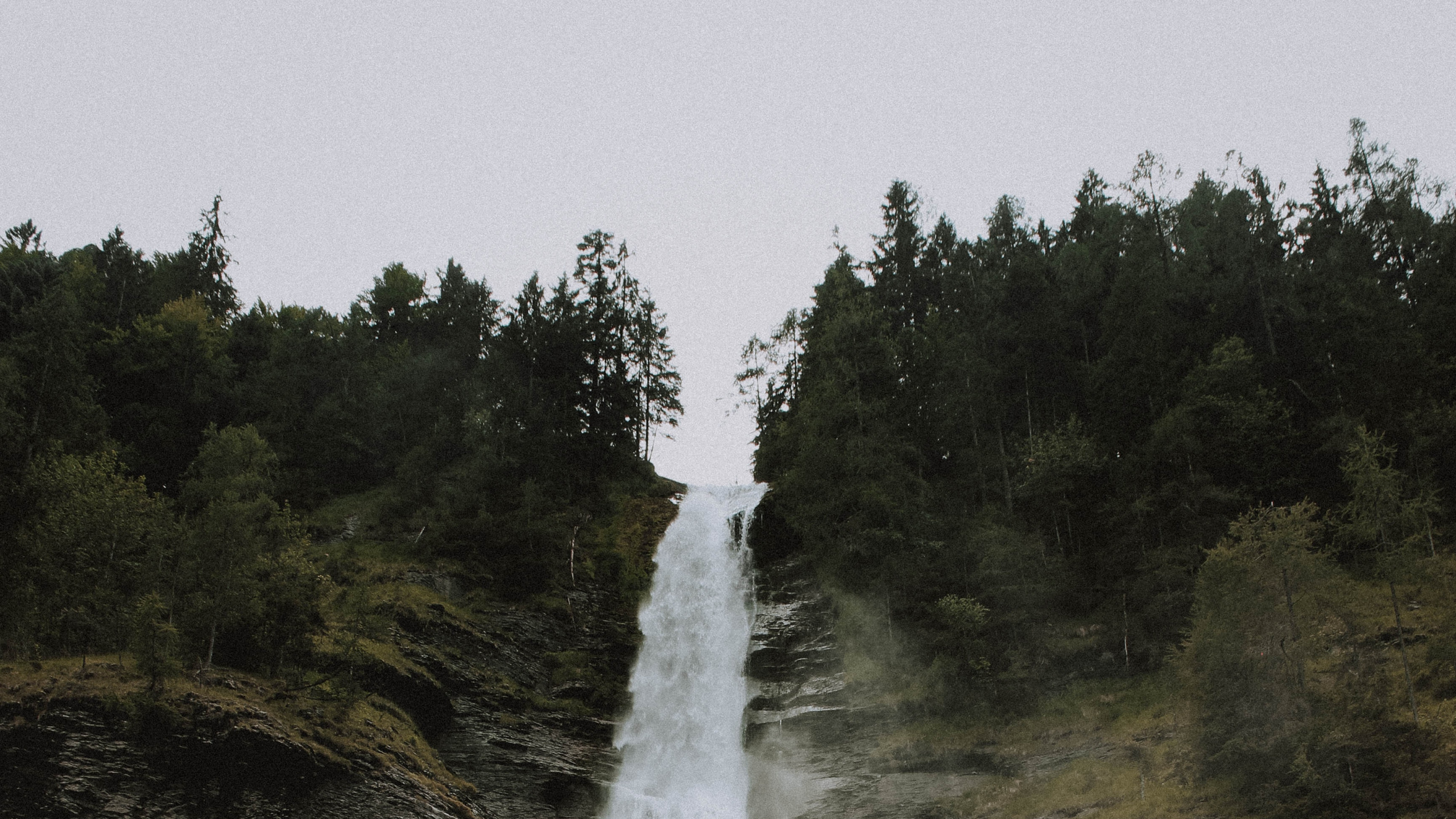 Обои водопад, гидроресурсы, водоем, вода, природа в разрешении 2560x1440