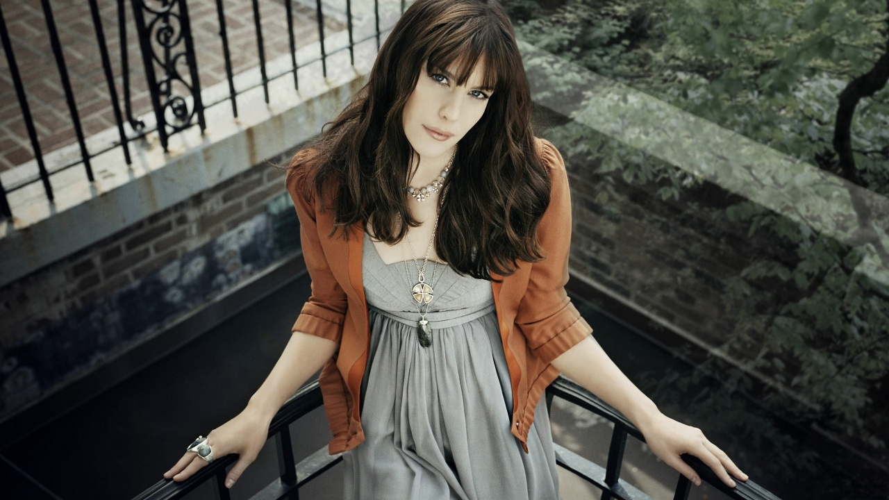 Обои знаменитость, красота, длинные волосы, каштановые волосы, манекенщица в разрешении 1280x720