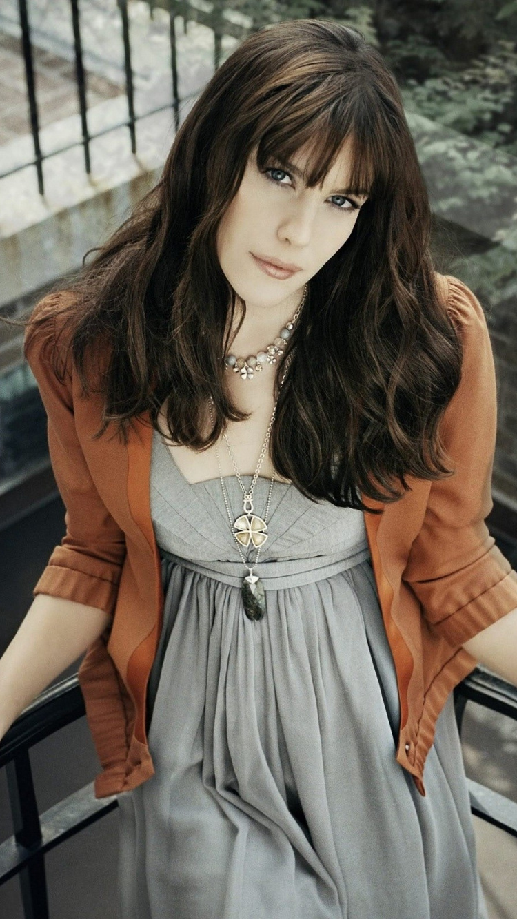 Обои знаменитость, красота, длинные волосы, каштановые волосы, манекенщица в разрешении 750x1334