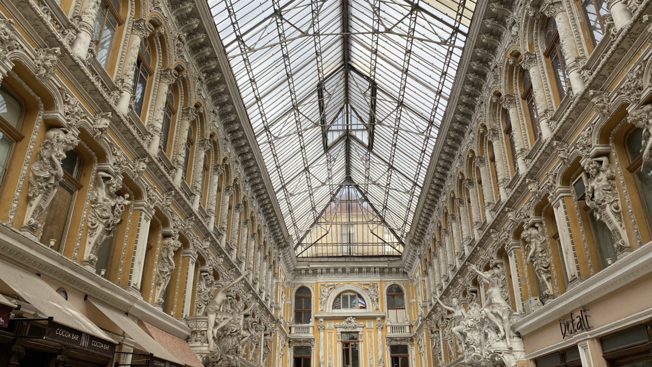 Обои Пассажирский отель, потолок, дневное освещение, аркадная игра, дворец в разрешении 1280x720