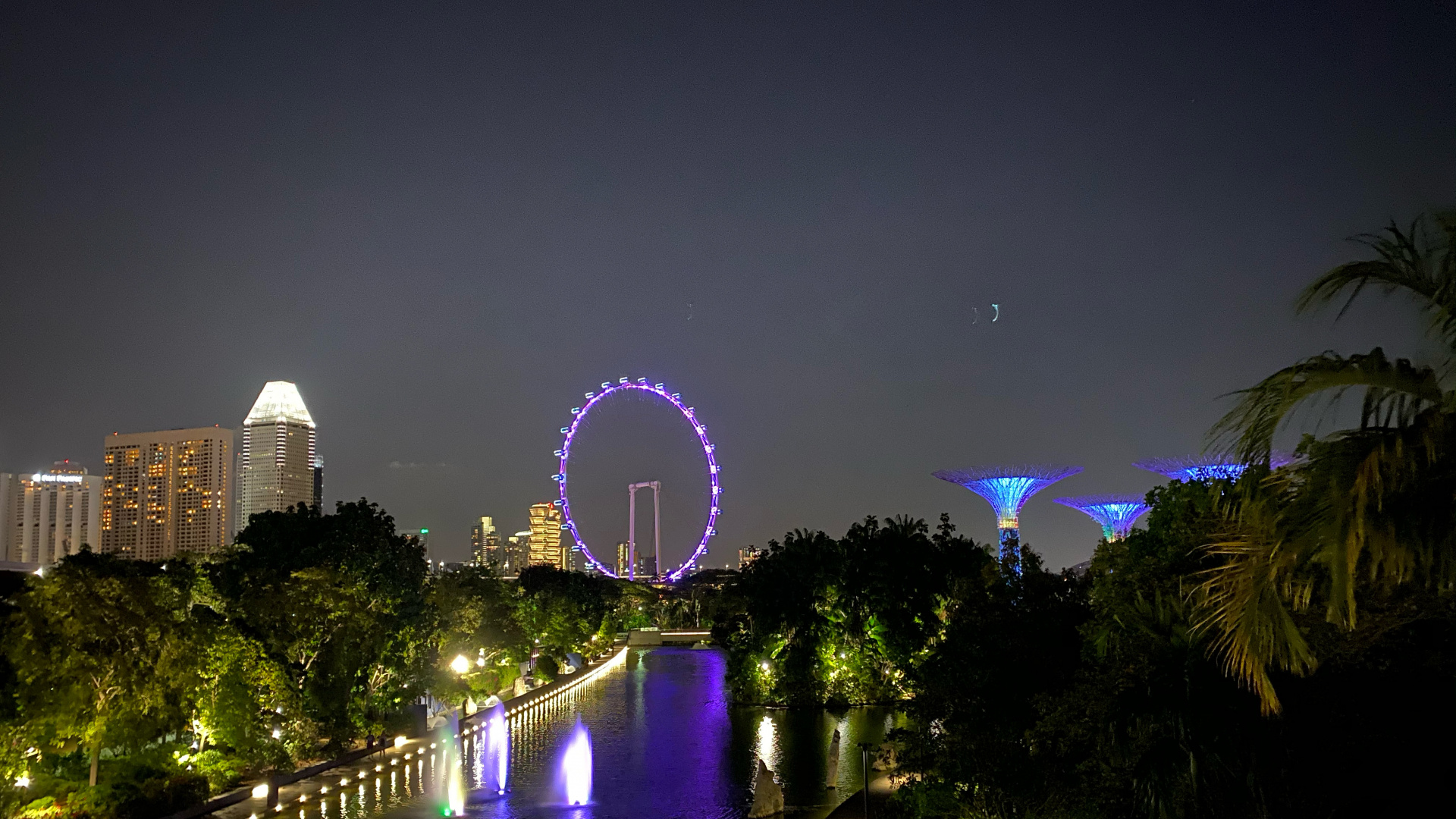 Обои отражение, ночь, метрополия, ориентир, мажорель синий в разрешении 1920x1080