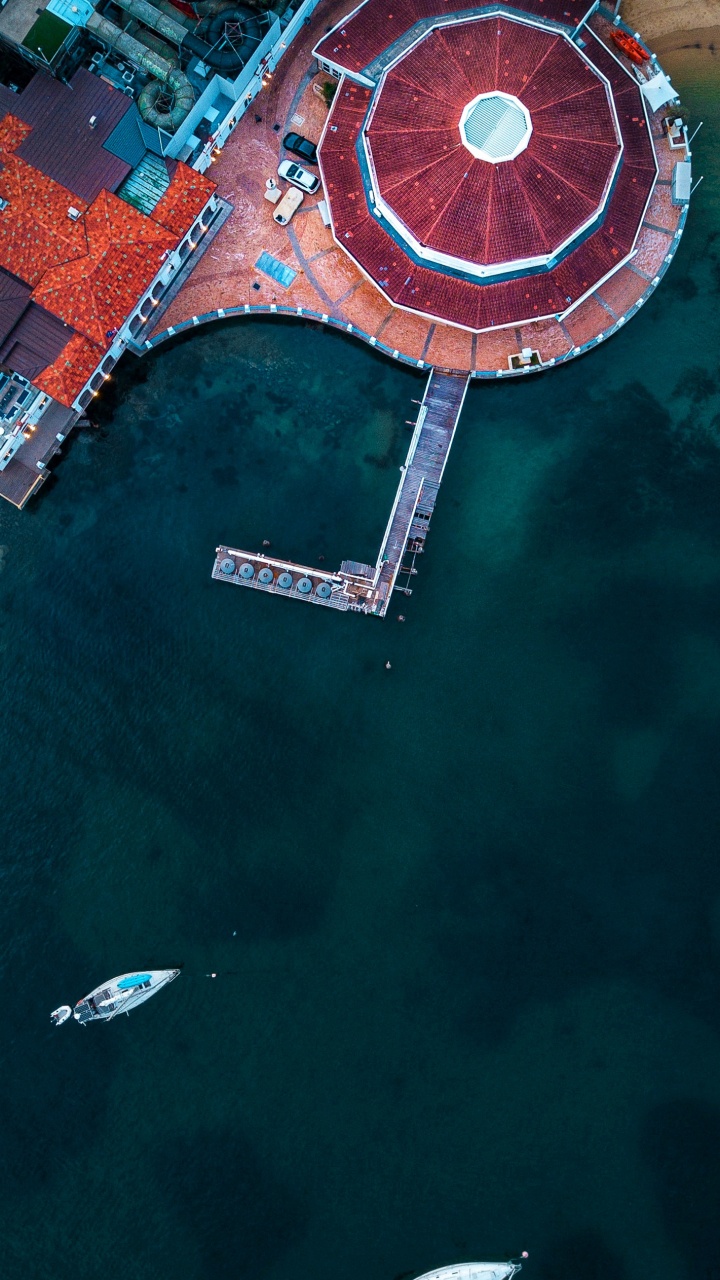 Обои отражение, вода, пейзаж, асфальт, отдых в разрешении 720x1280