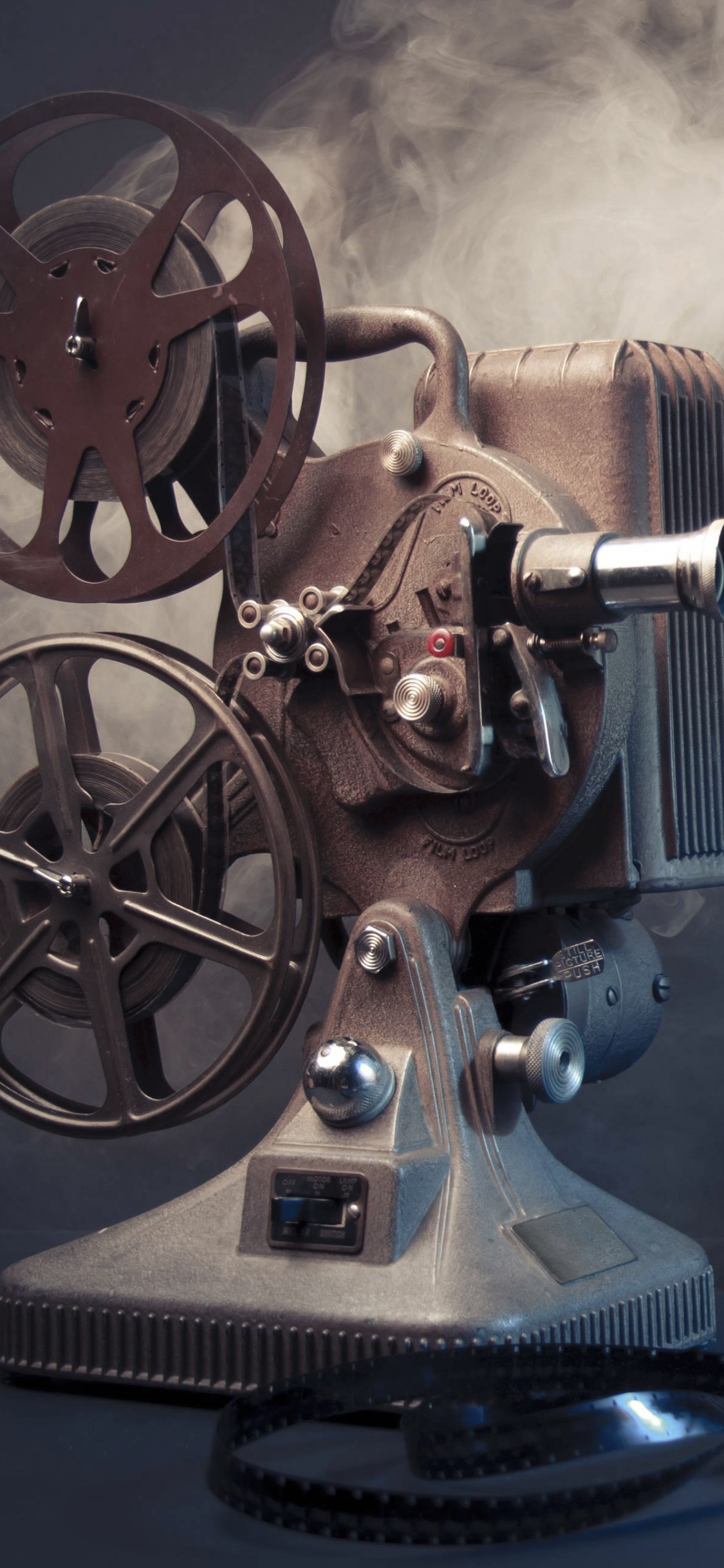 Обои кинофестиваль, кинорежиссер, кастинг для короткометражного фильма, колесо, технологии в разрешении 1125x2436