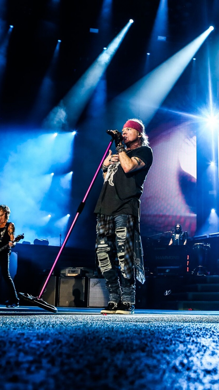 Обои этап, рокконцерт, Not in This Lifetime Tour, Guns N Roses, концерт в разрешении 720x1280
