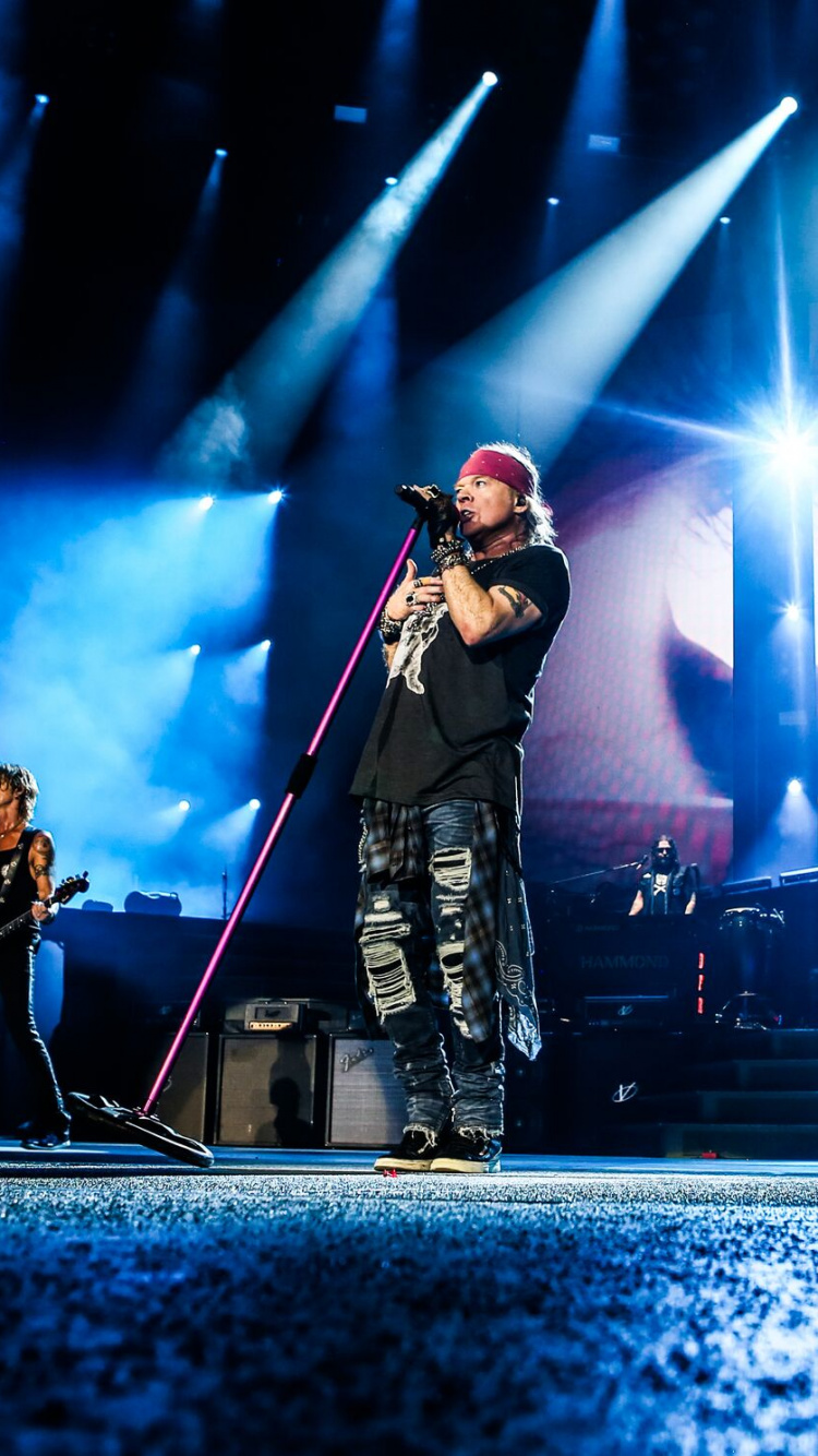 Обои этап, рокконцерт, Not in This Lifetime Tour, Guns N Roses, концерт в разрешении 750x1334