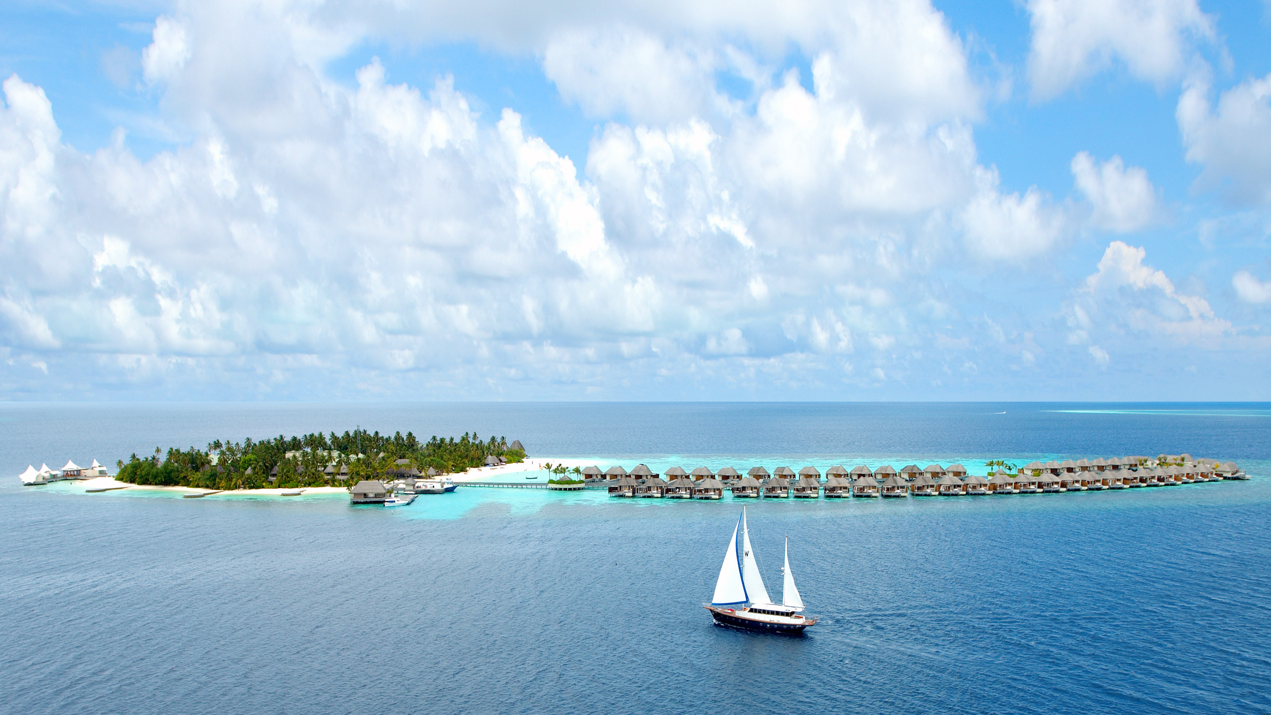 Обои перевозка воды, море, гидроресурсы, Нияма Частная Мальдивы, курортный остров в разрешении 2560x1440