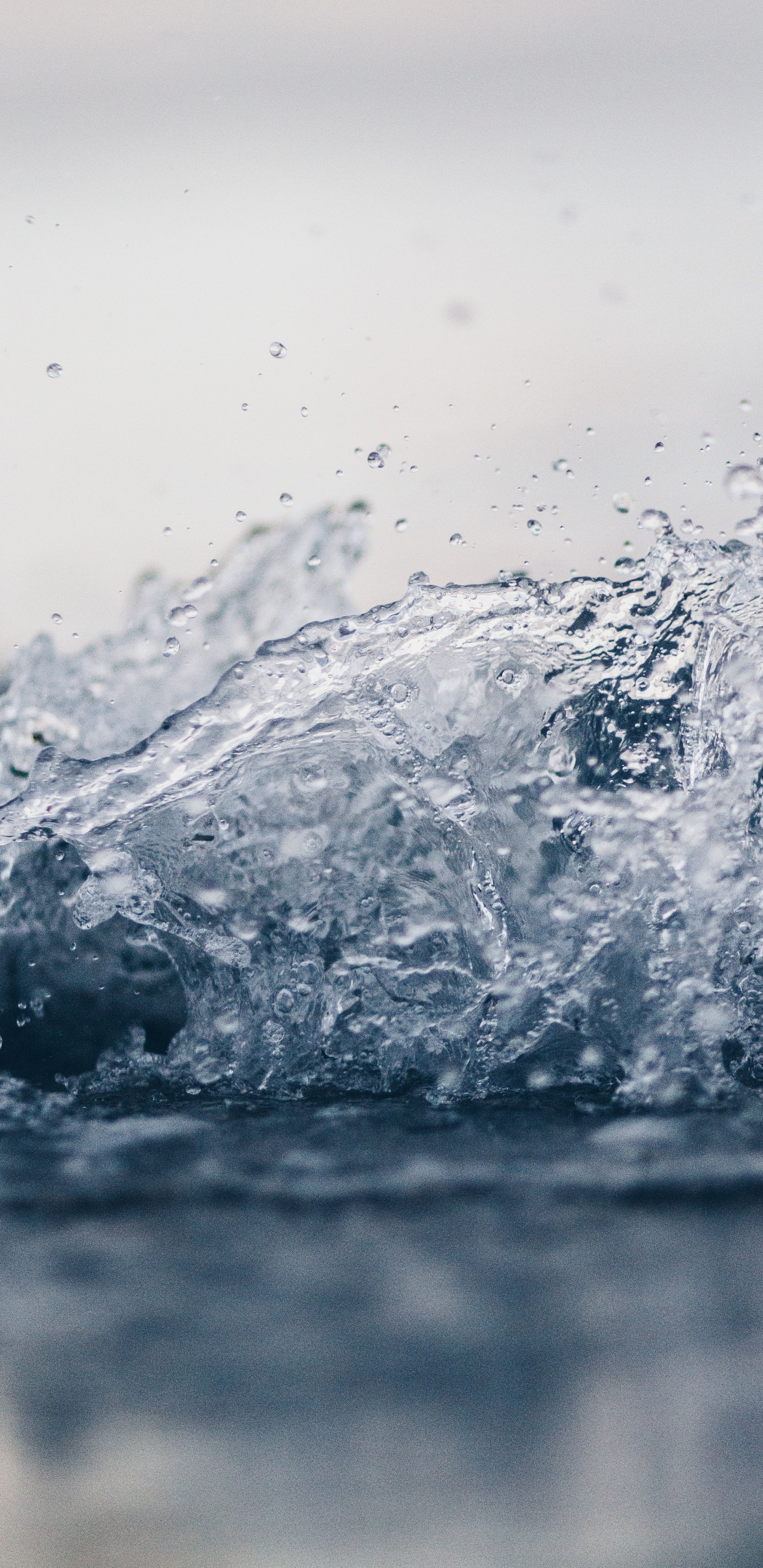 Обои вода, питьевая вода, волна, ветровая волна, море в разрешении 1440x2960