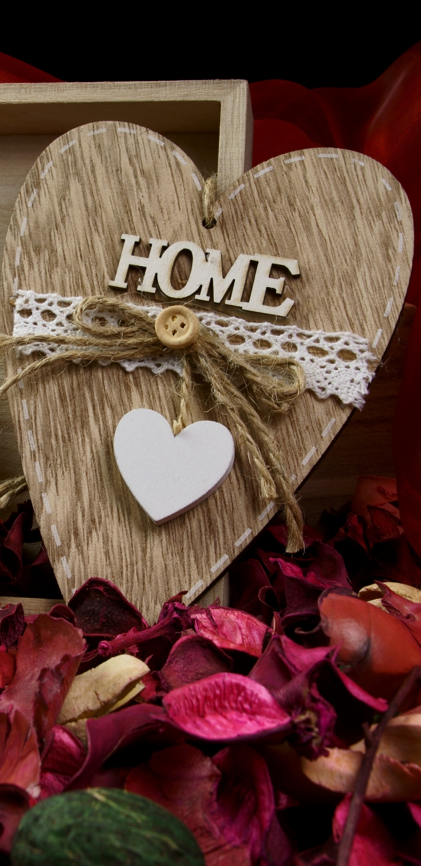 Обои роман, сердце, лепесток, День Святого Валентина, цветок в разрешении 1440x2960