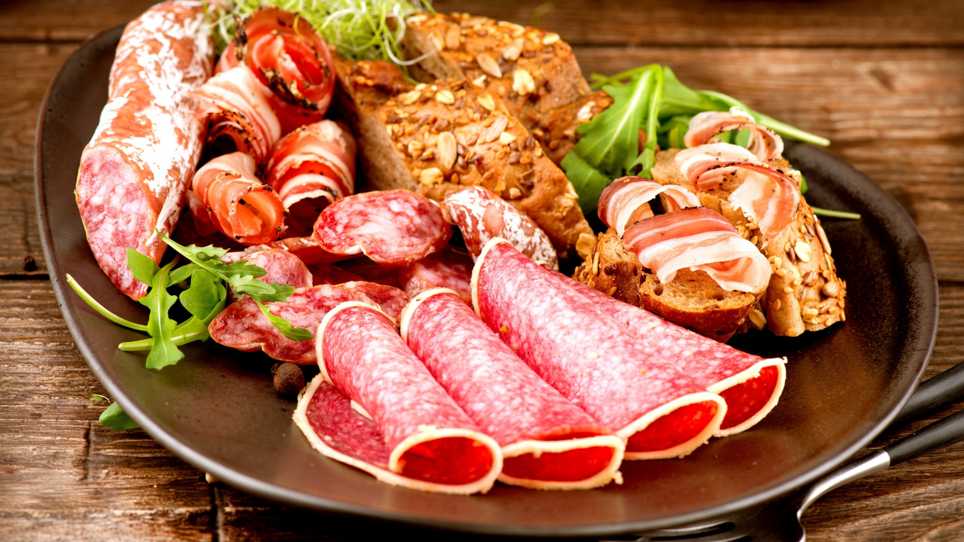 Обои ветчина, итальянская кухня, салями, колбаса, пища в разрешении 1920x1080