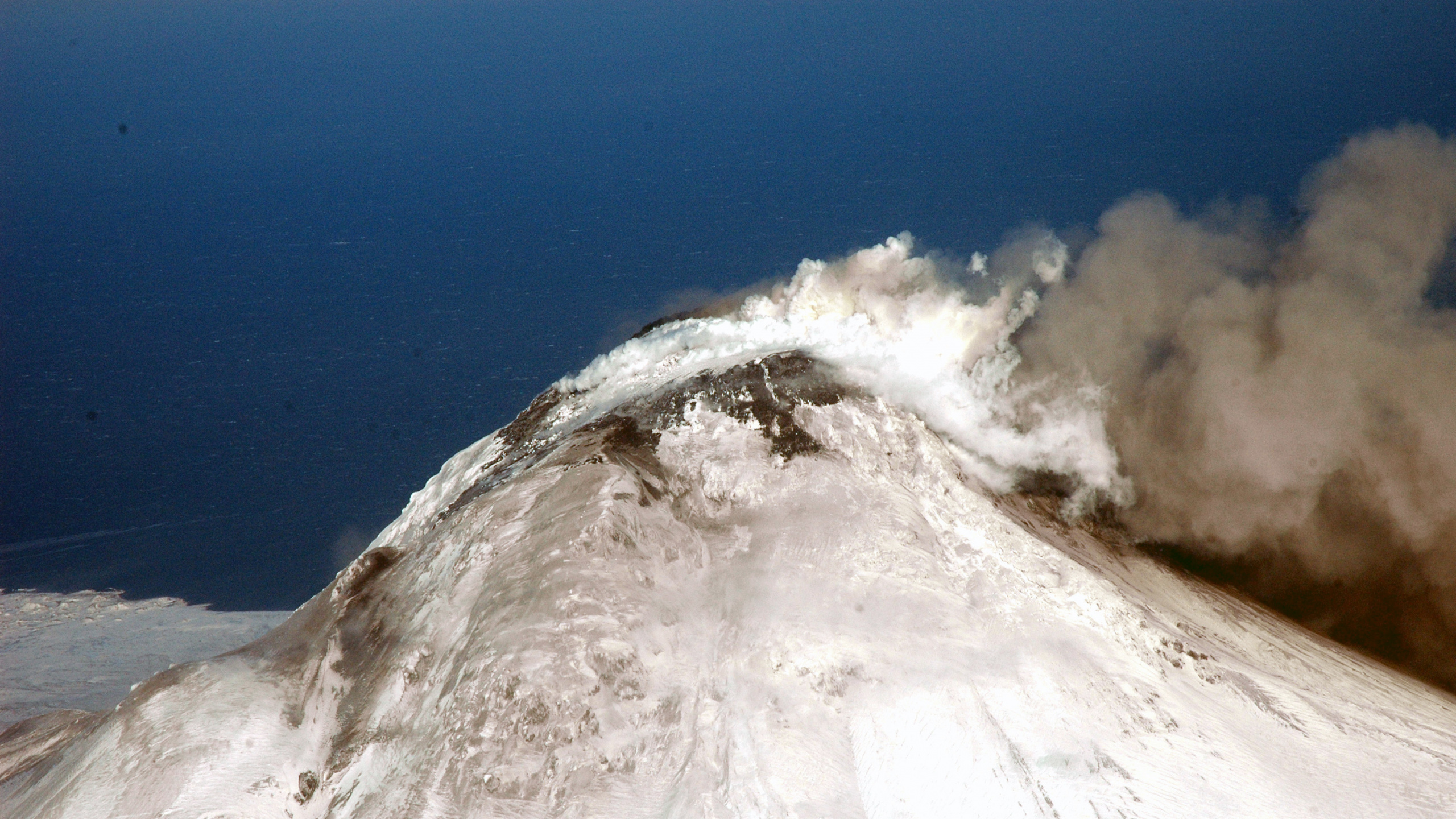 Обои местность, геология, купол лавы, гора, купол в разрешении 2560x1440