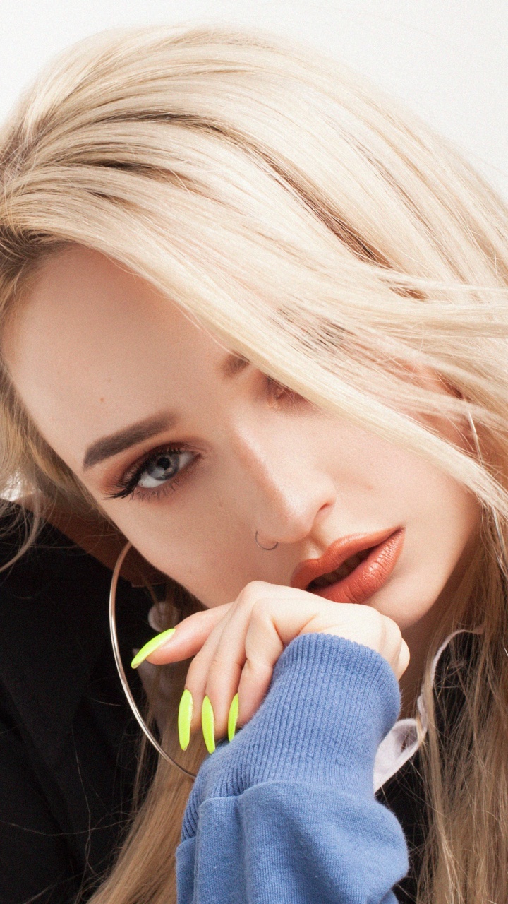 Обои Ким Петрас, Цветение Тур, волосы, лицо, блондин в разрешении 720x1280