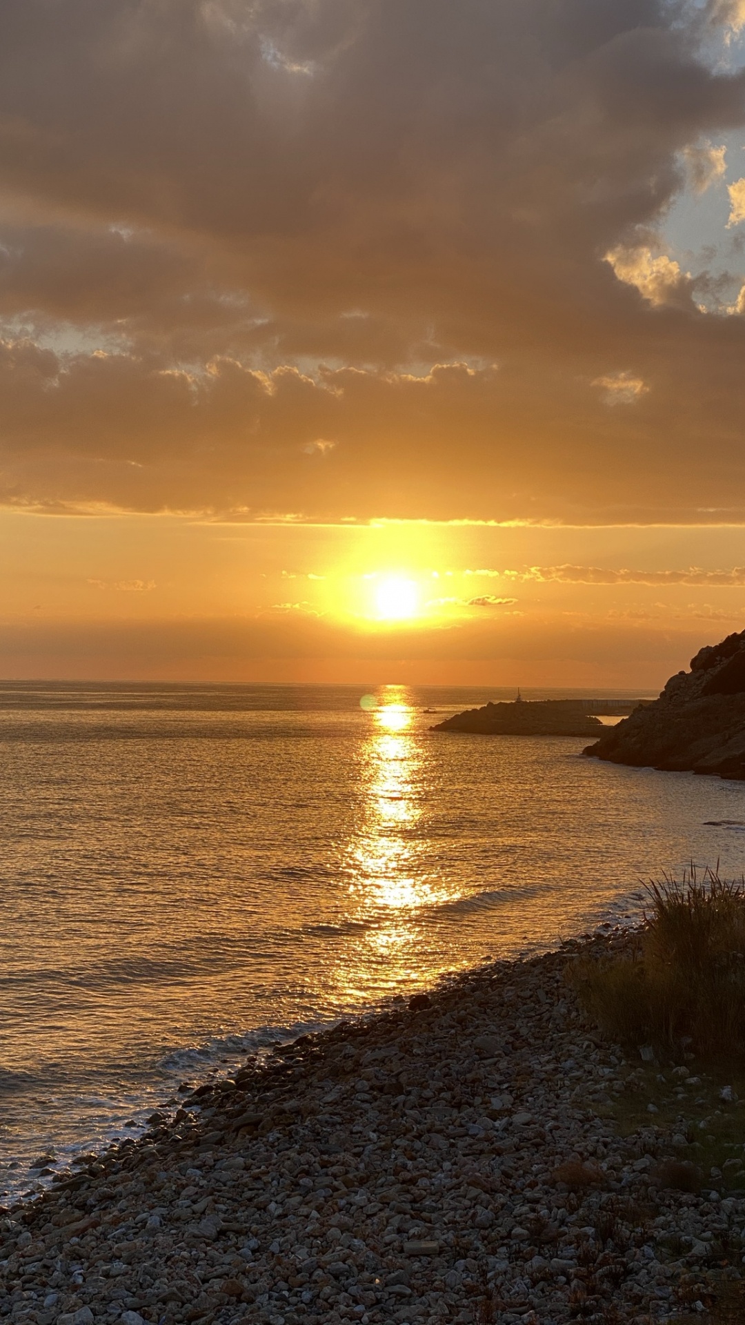 Обои горизонт, вода, облако, атмосфера, послесвечение в разрешении 1080x1920