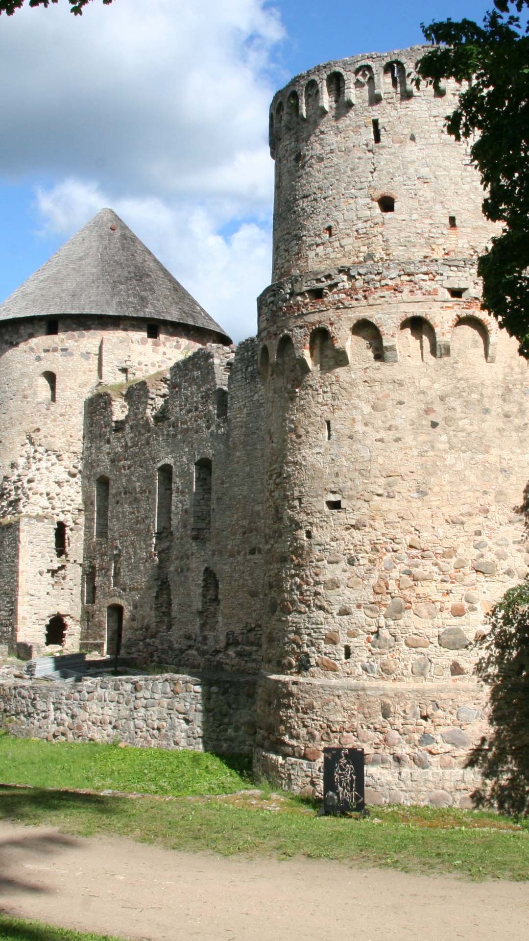 Обои цесиский замок, Замок Иско, средневековая архитектура, средневековье, замок в разрешении 1080x1920