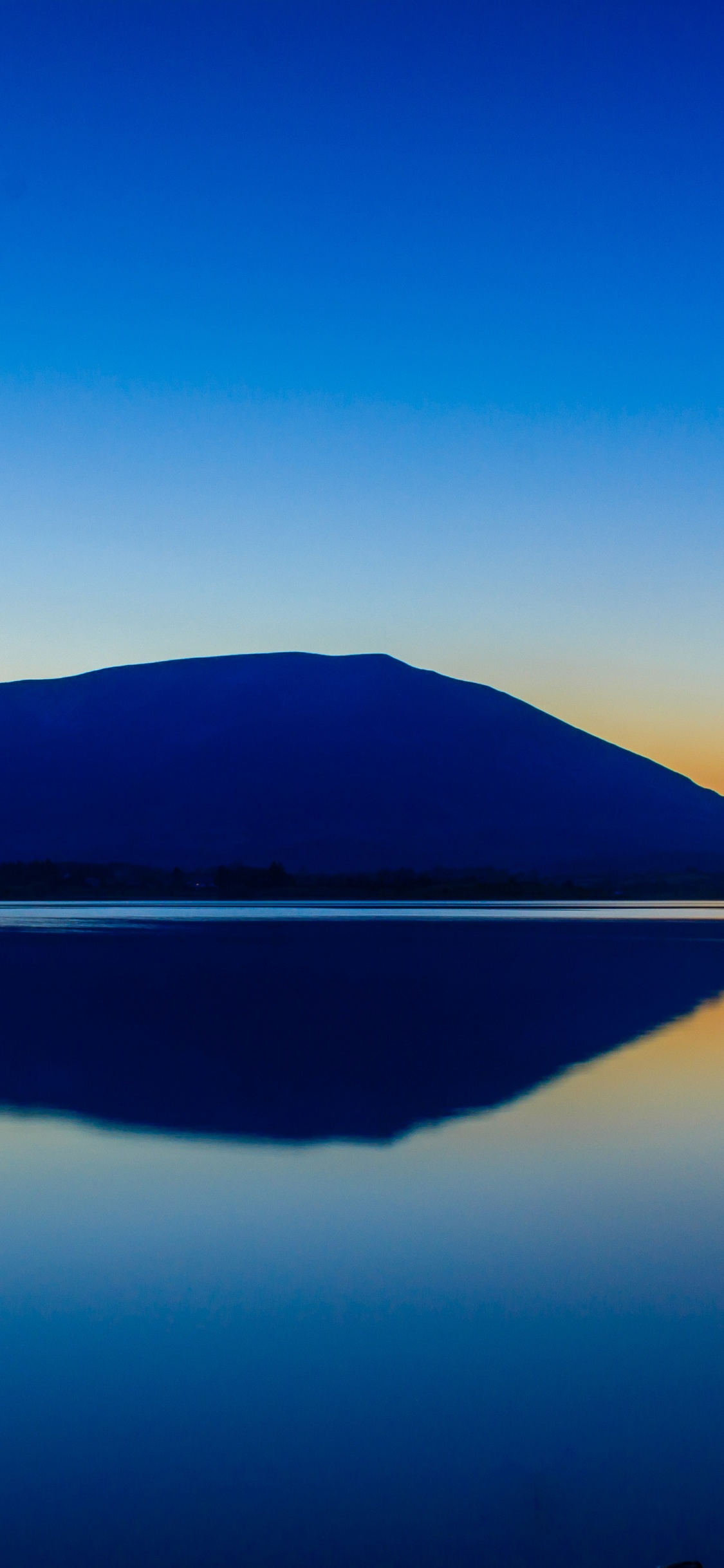 Обои отражение, синий, природа, горизонт, утро в разрешении 1125x2436