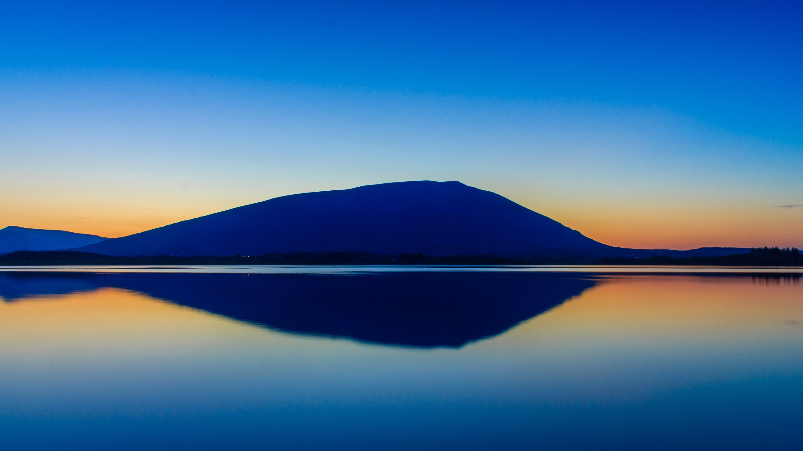 Обои отражение, синий, природа, горизонт, утро в разрешении 2560x1440