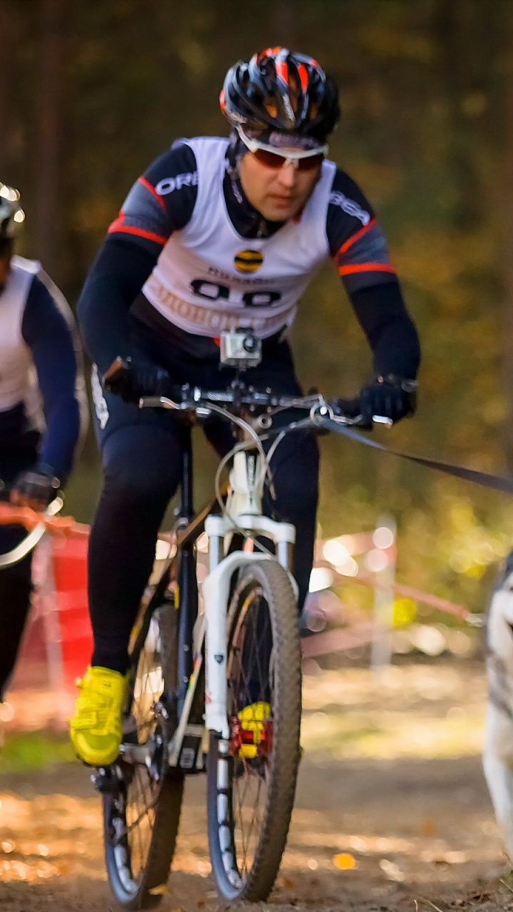 Обои дорожный велосипед гонки, велосипед, велосипедный спорт, занятие спортом, пес в разрешении 720x1280