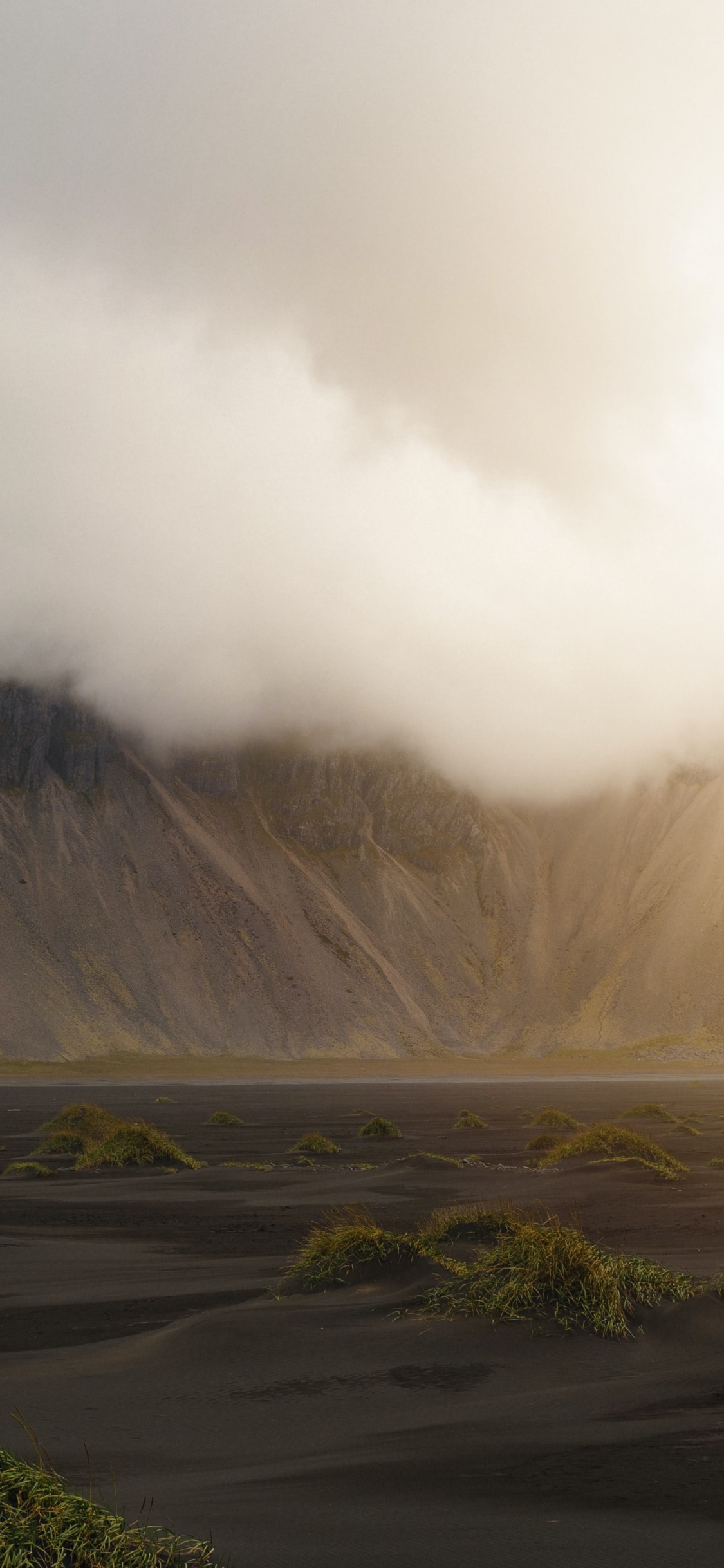 Обои нагорье, облако, гора, растение, местность в разрешении 1125x2436