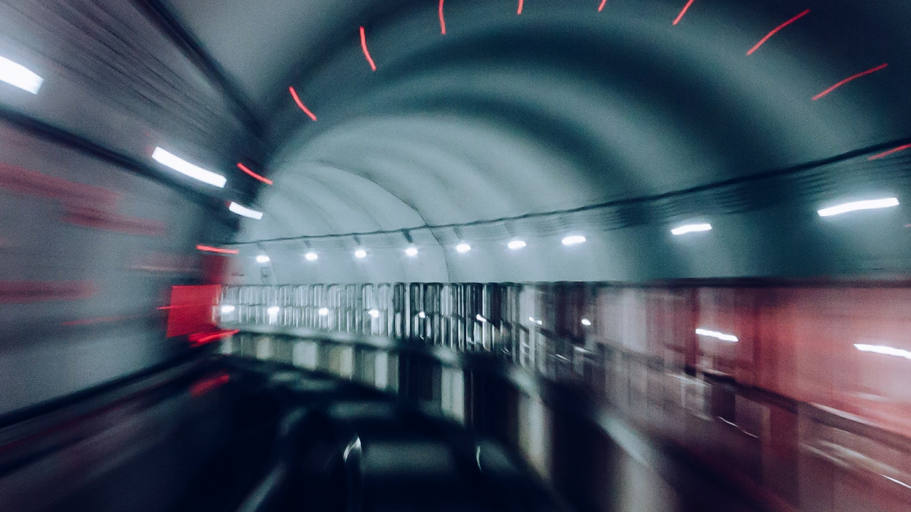 Обои инфраструктура, дорога, симметрия, электричество, полутона и оттенки в разрешении 1280x720