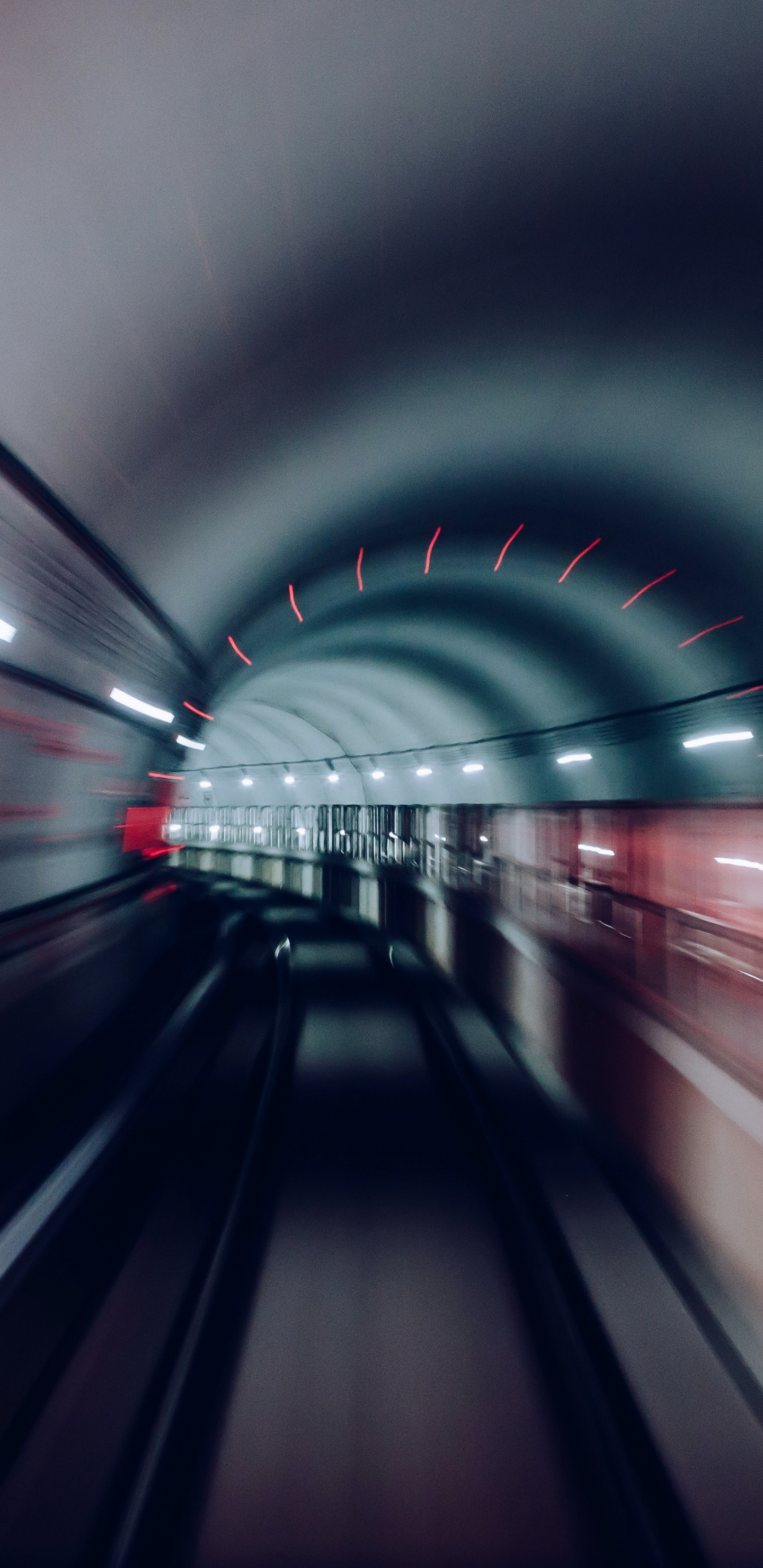 Обои инфраструктура, дорога, симметрия, электричество, полутона и оттенки в разрешении 1440x2960