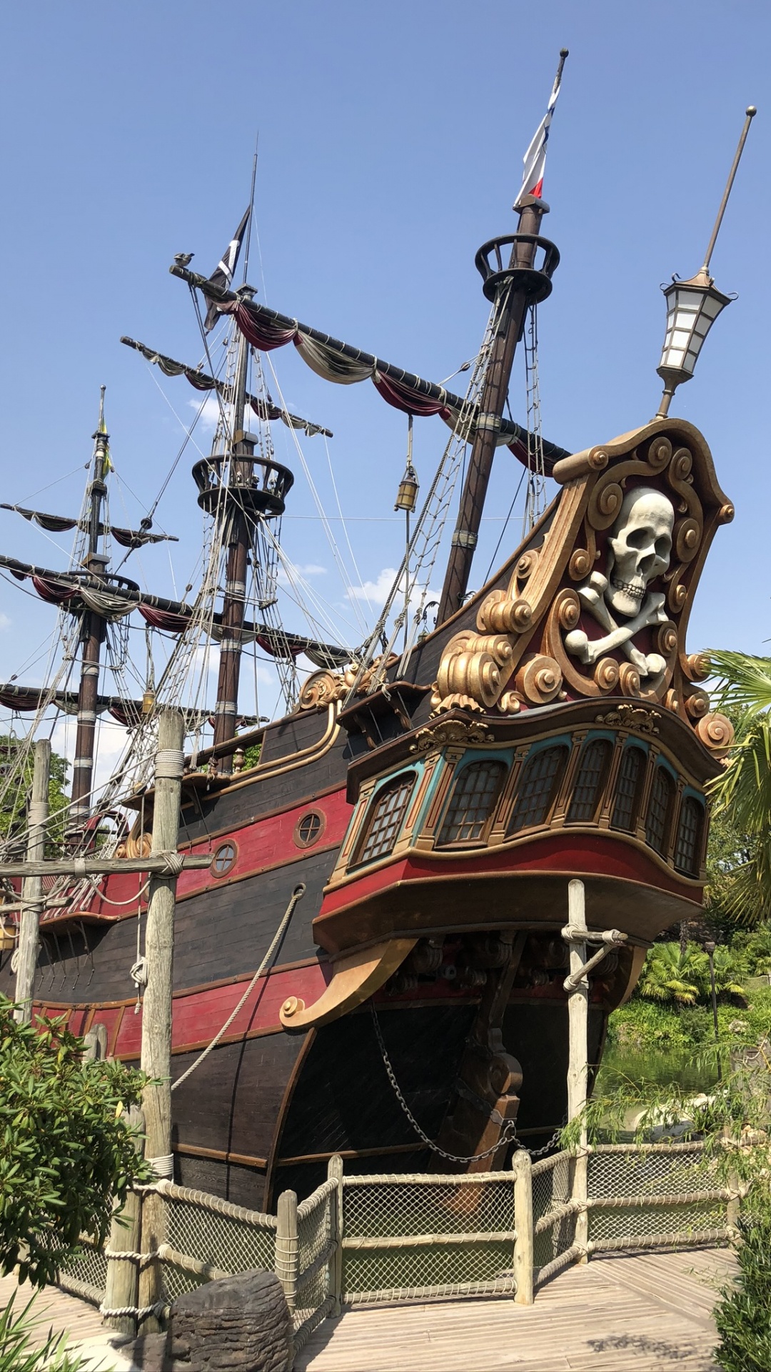 Обои Диснейленд Парк, корабль, мачта, парусник, судно в разрешении 1080x1920