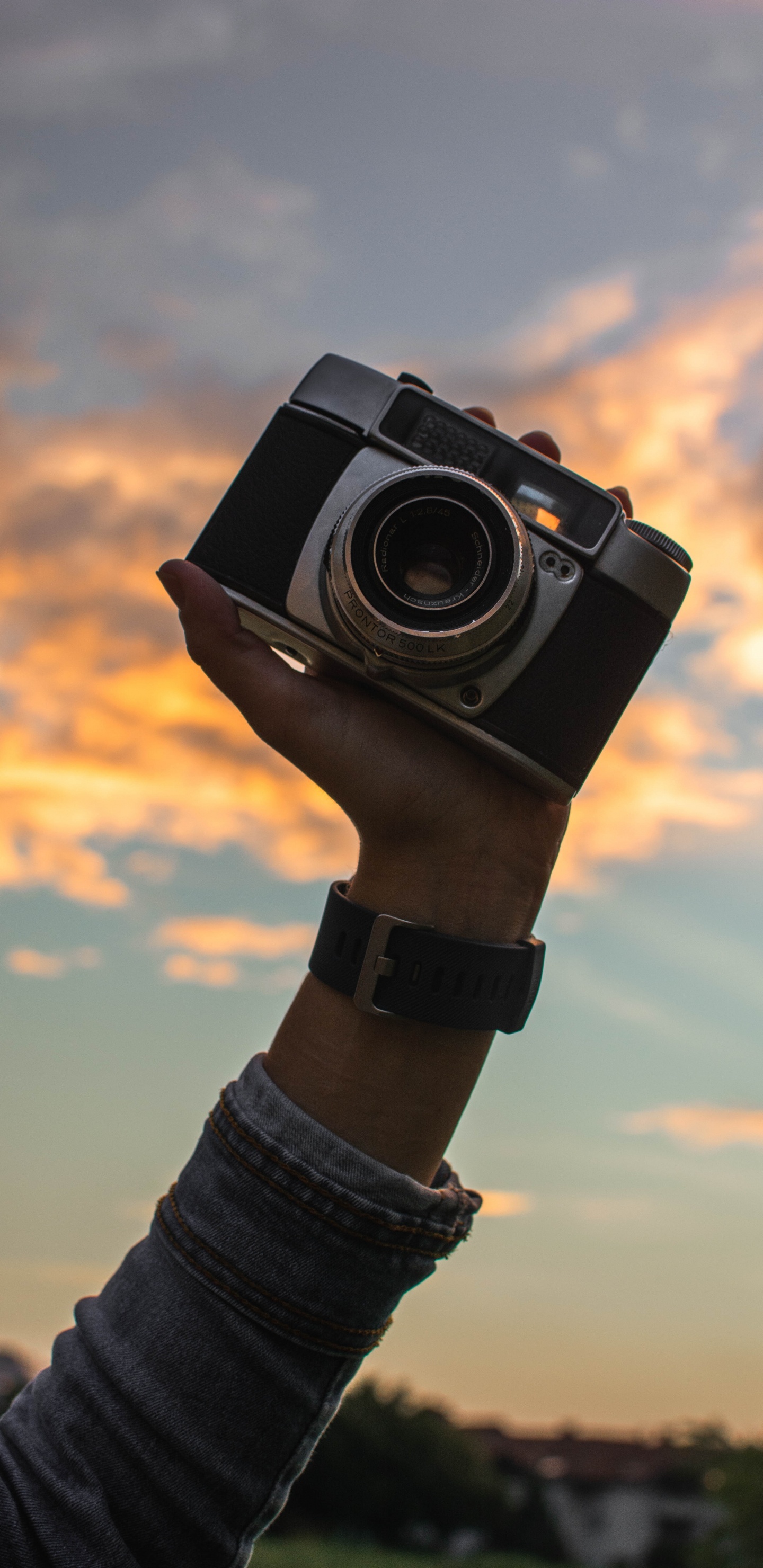Обои камера, облако, оптика камеры, закат, объектив камеры в разрешении 1440x2960