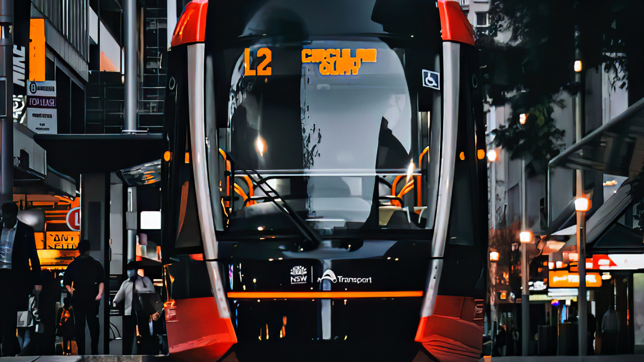 Обои трамвай, общественный транспорт, транспорт, здание, автомобильное освещение в разрешении 1280x720