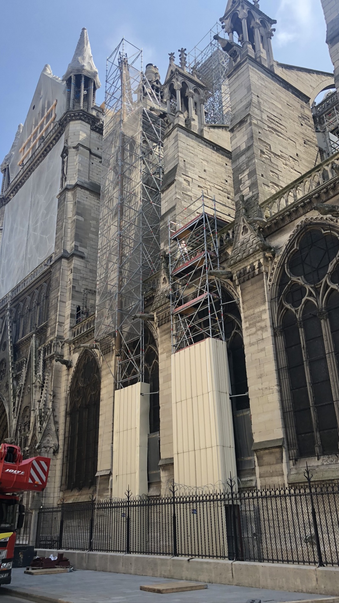 Обои НотрДам де Пари, Cathdrale Нотр-Дам-де-Пари, собор, средневековая архитектура, архитектура в разрешении 1080x1920