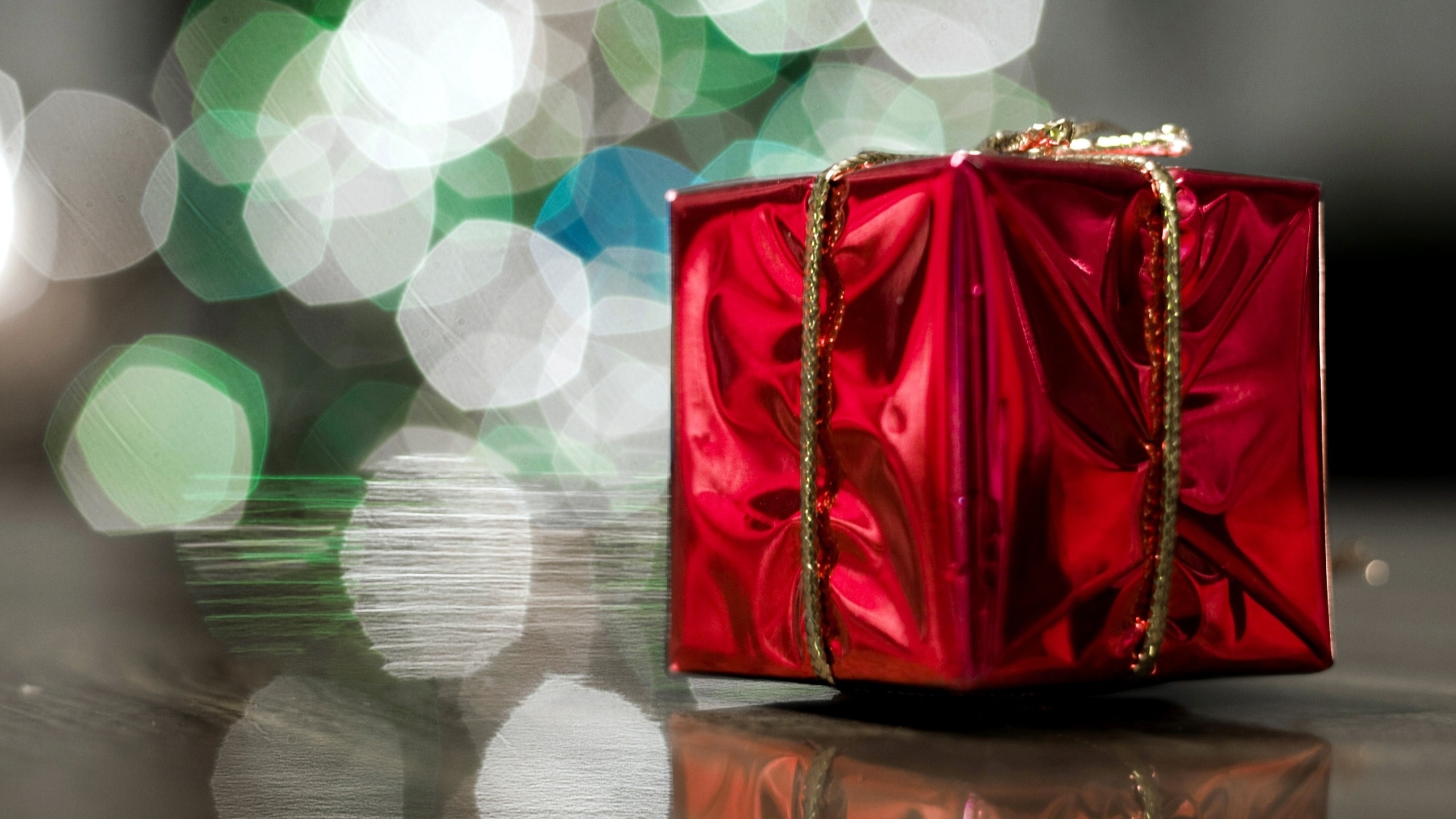 Обои Рождественский день, красный цвет, коробка, желание, Рождество в разрешении 2560x1440