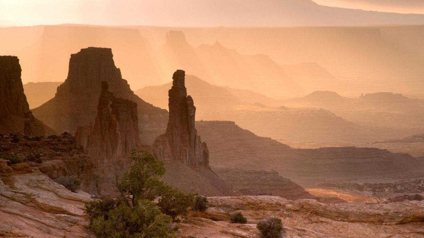 Обои бесплодные земли, горный рельеф, формирование, рок, озеленение в разрешении 1366x768