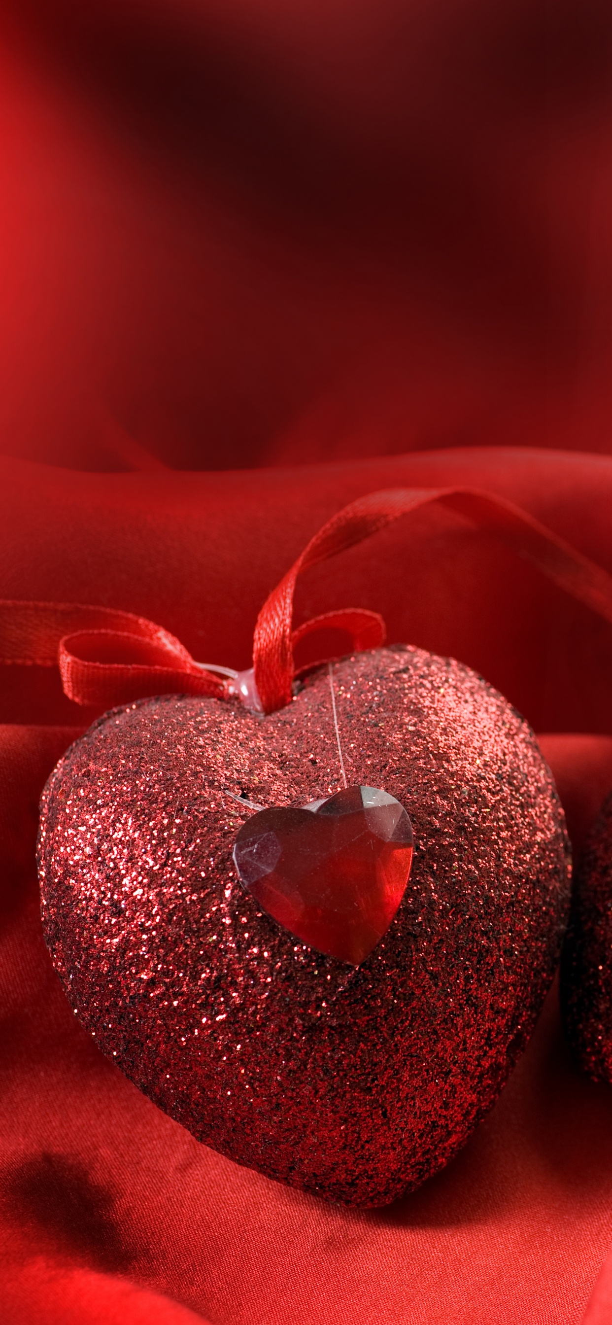 Обои сердце, красный цвет, День Святого Валентина, любовь, крупный план в разрешении 1242x2688