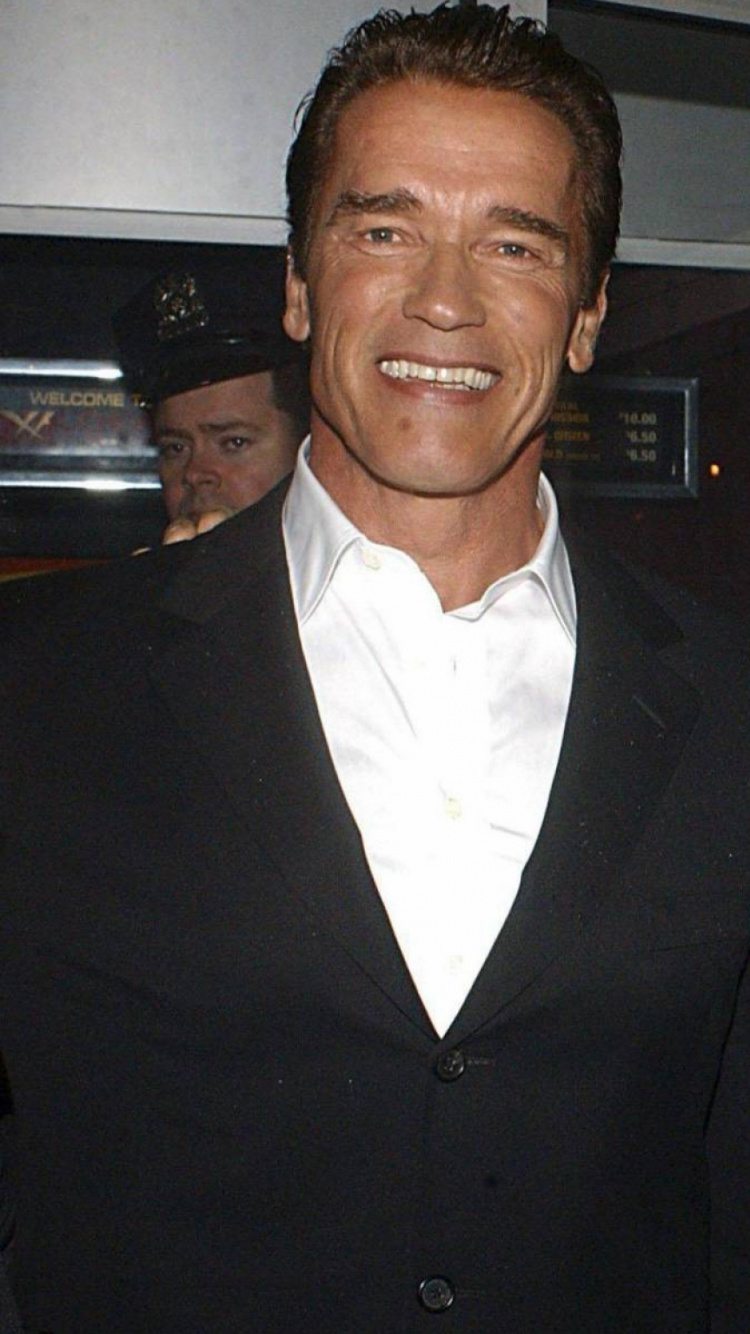 Обои Арнольд Шварценеггер, актер, Бодибилдинг, мышца, рука в разрешении 750x1334