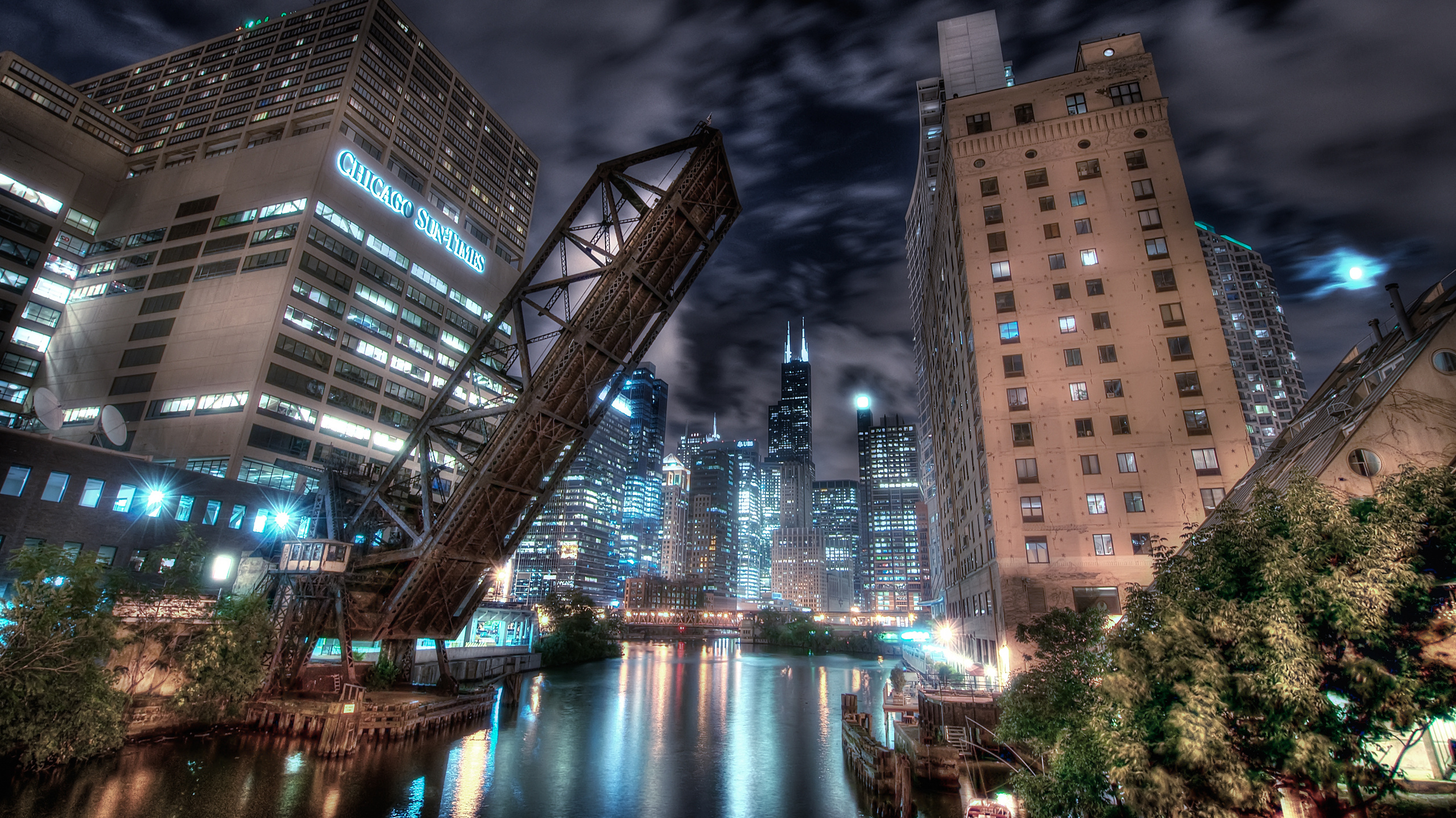 Обои город, городской район, ночь, городской пейзаж, ориентир в разрешении 2560x1440