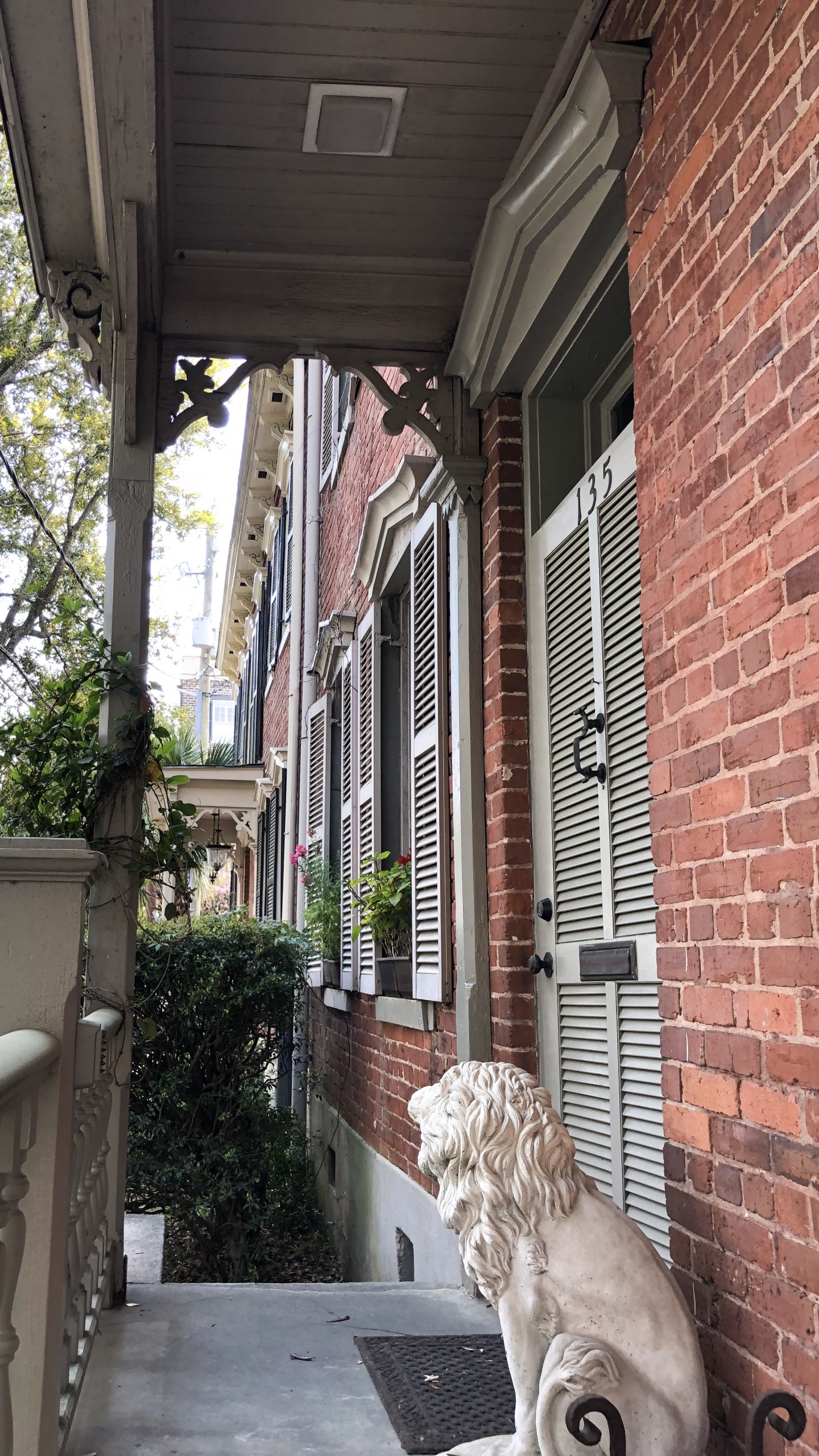 Обои Хаус, крыльцо, недвижимость, соседство, кирпич в разрешении 1440x2560