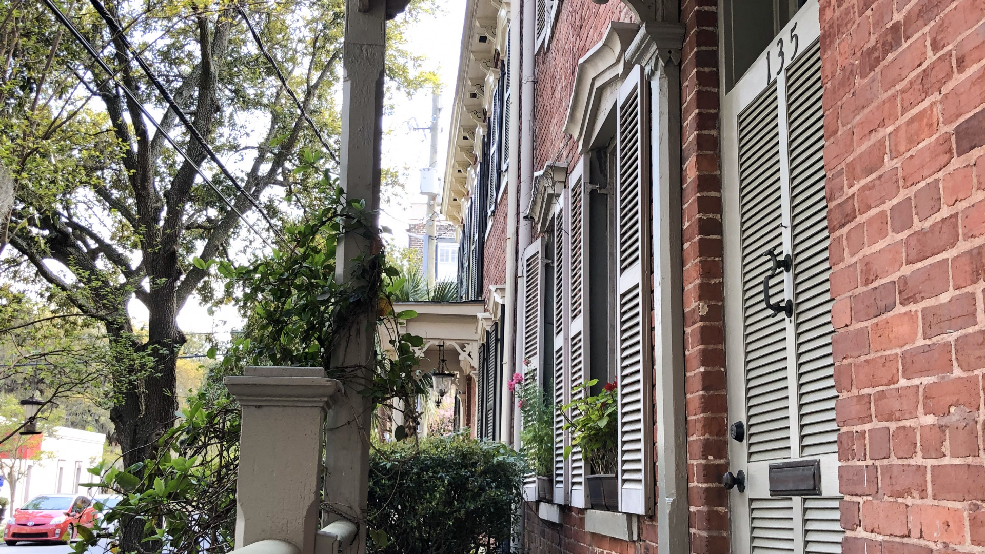 Обои Хаус, крыльцо, недвижимость, соседство, кирпич в разрешении 1920x1080