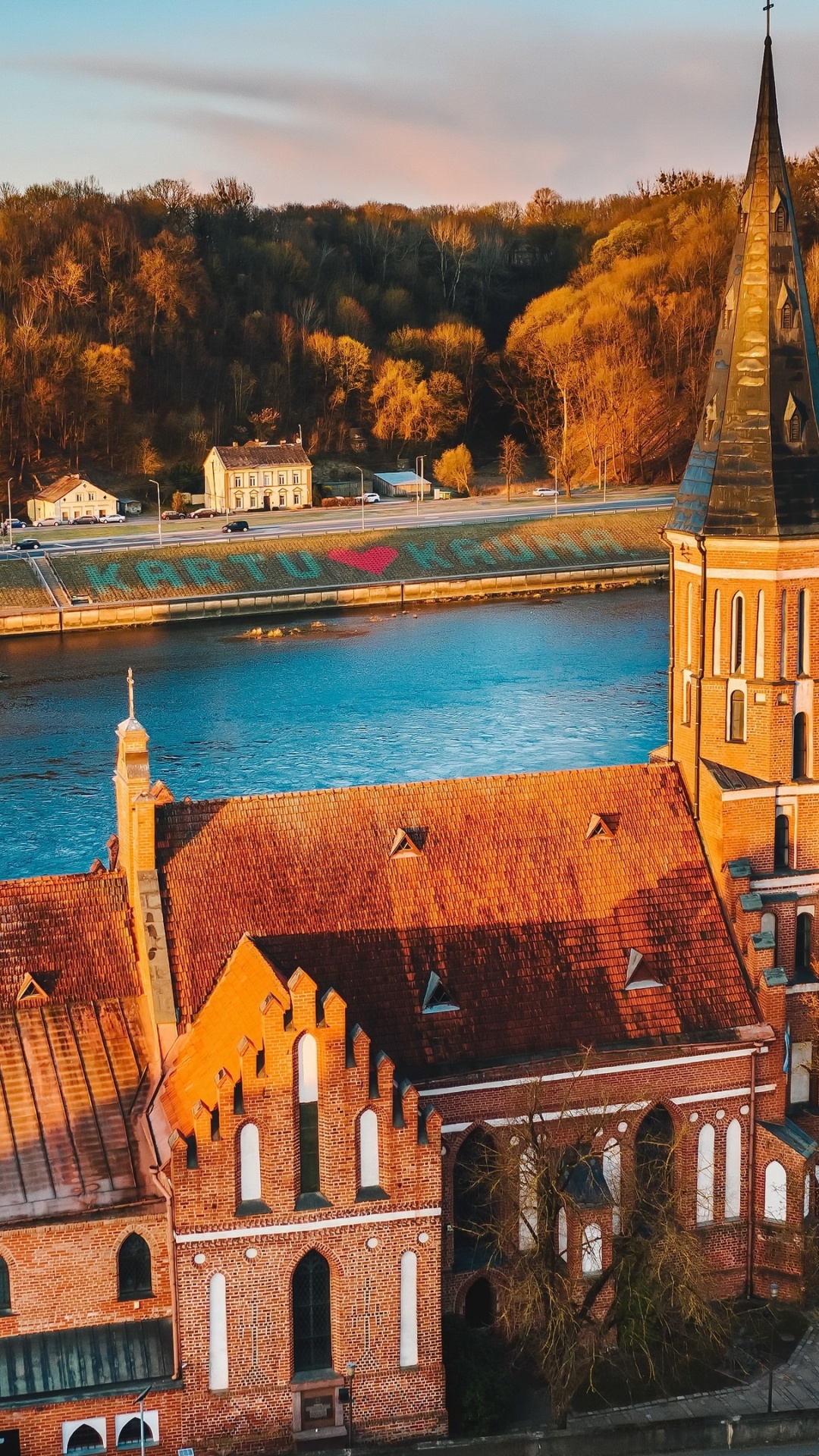 Обои Литва, церковь витаутаса великого, вода, свойство, здание в разрешении 1080x1920