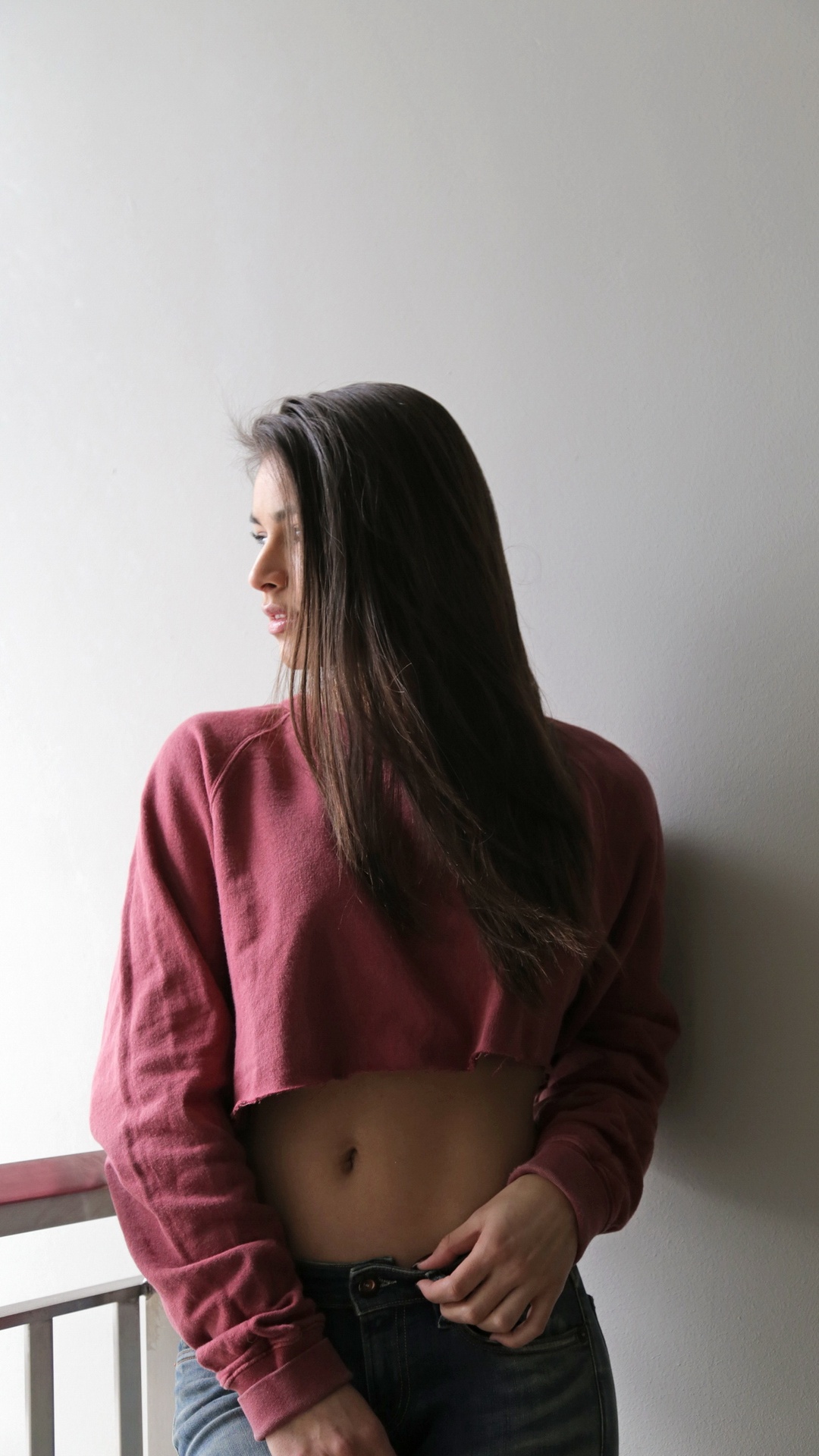 Обои красота, каштановые волосы, одежда, сустав, желудок в разрешении 1080x1920