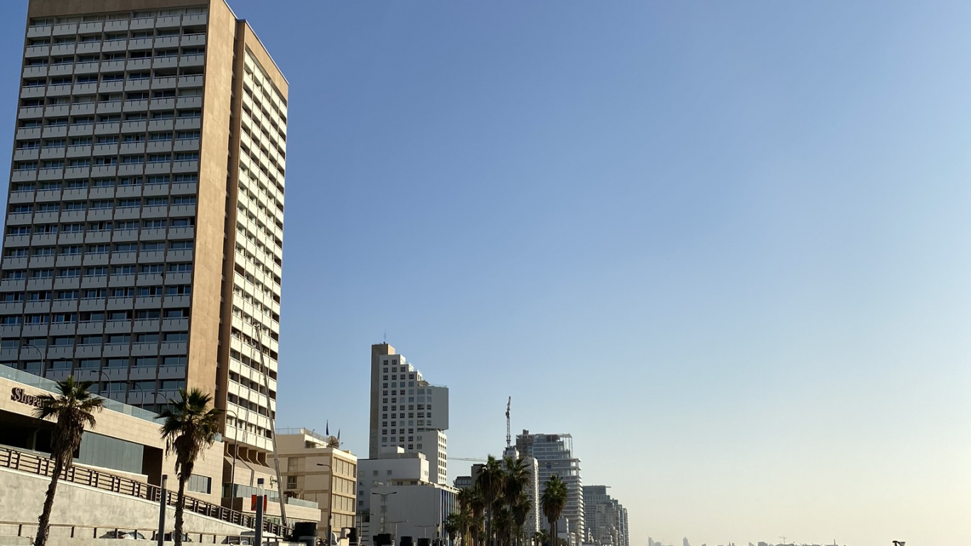 Обои Тель Авив, дневное время, город, башня, здание в разрешении 1366x768