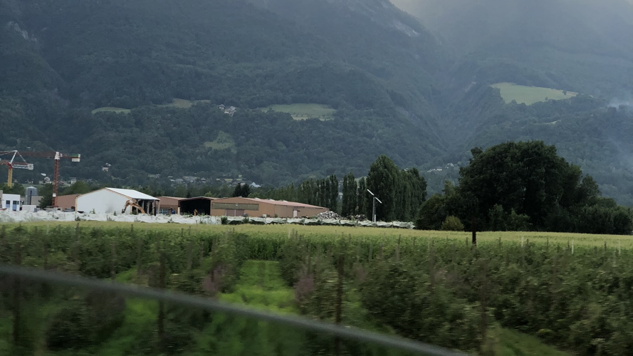 Обои горный рельеф, горный хребет, облако, нагорье, пейзаж в разрешении 1280x720