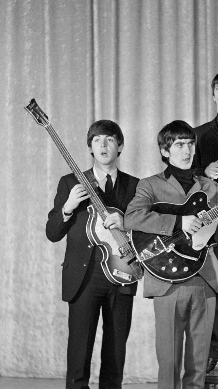 Обои Ринго Старр, Джордж Харрисон, The Beatles, струнный инструмент, музыкальный инструмент в разрешении 750x1334