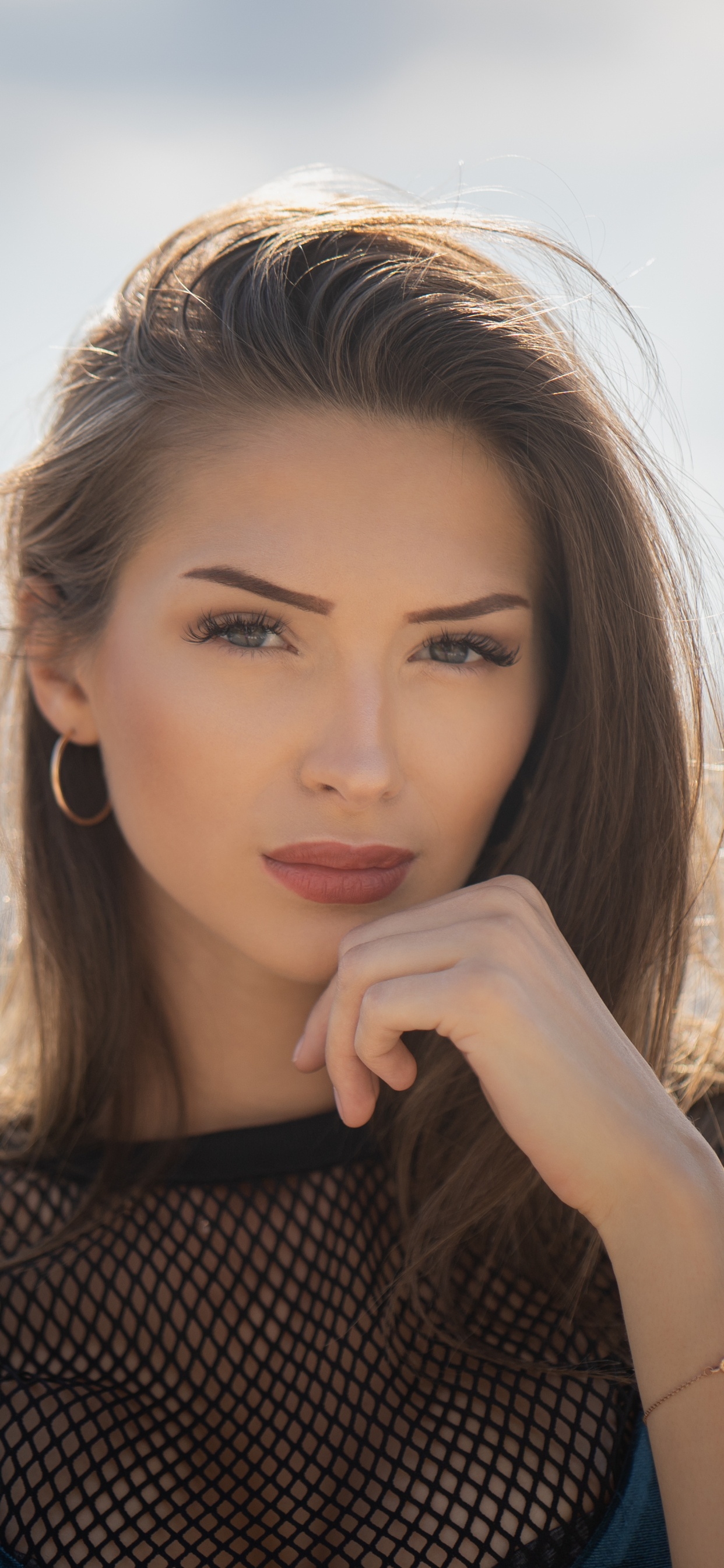 Обои волосы, лицо, губа, красота, уличная мода в разрешении 1242x2688