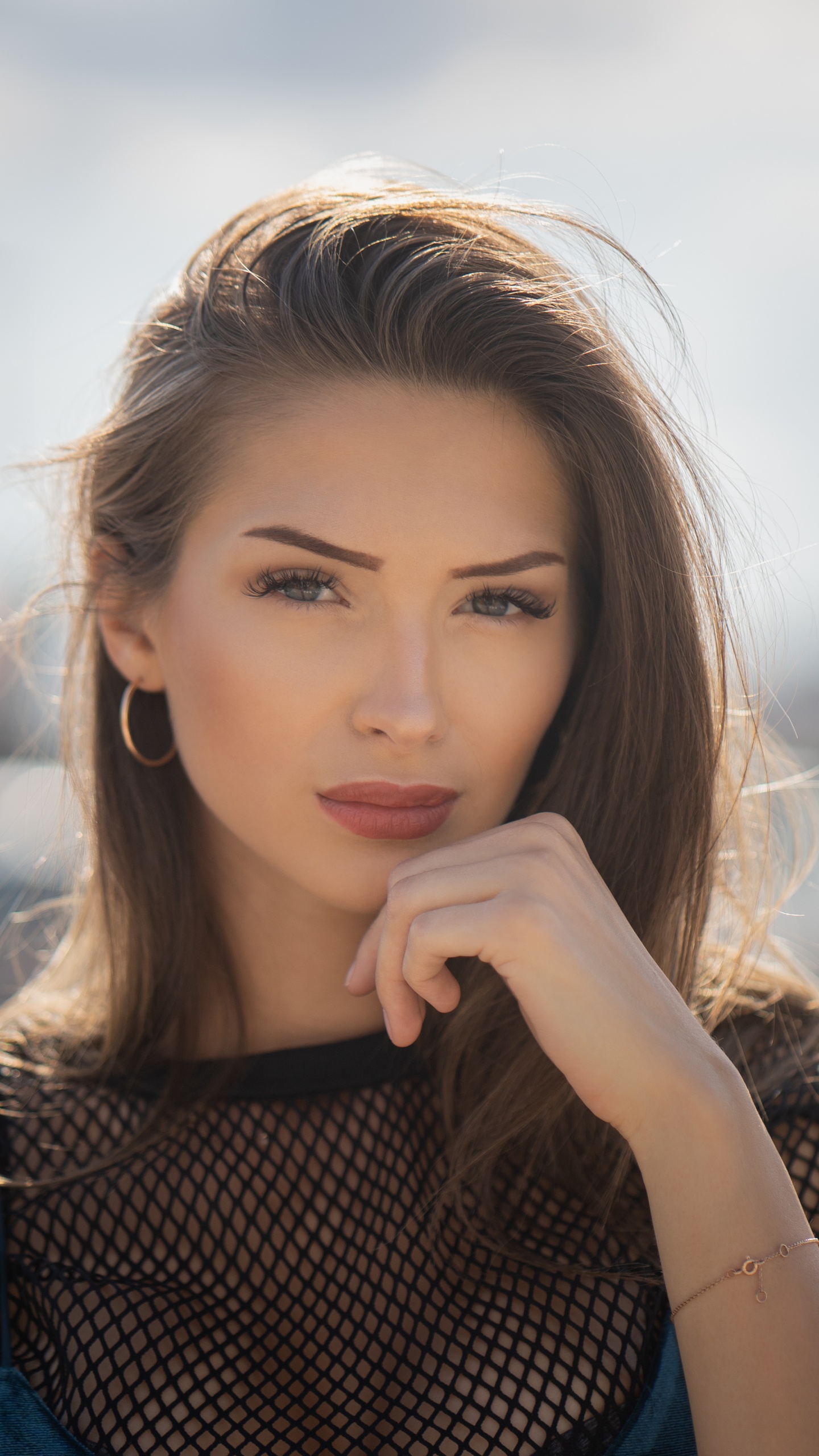 Обои волосы, лицо, губа, красота, уличная мода в разрешении 1440x2560