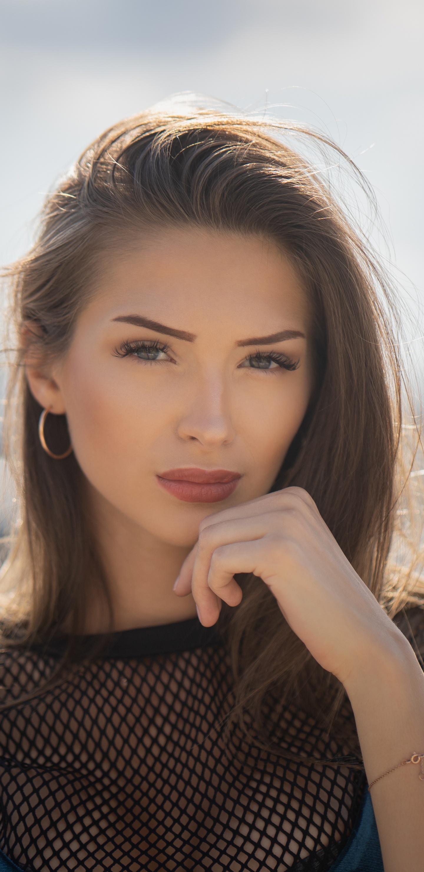 Обои волосы, лицо, губа, красота, уличная мода в разрешении 1440x2960