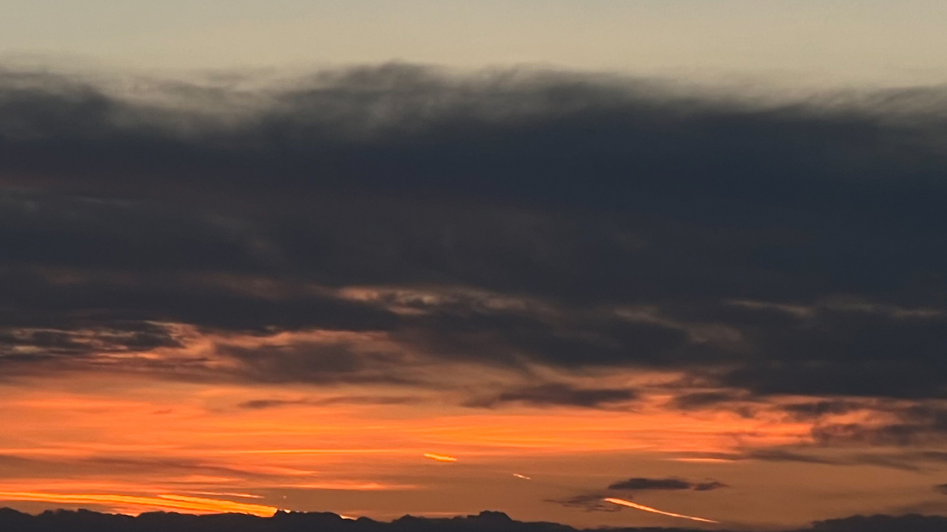 Обои вода, облако, атмосфера, послесвечение, сумрак в разрешении 1366x768