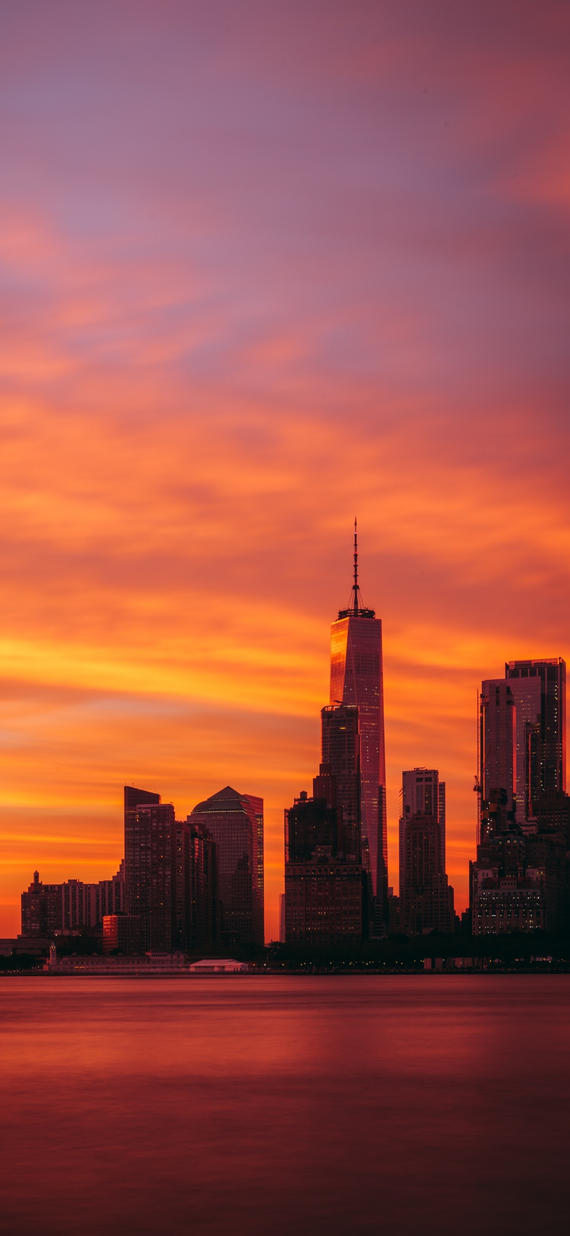 Обои нью-йоркский закат, Всемирный торговый центр 1, закат, город, Эмпайр Стейт Билдинг в разрешении 1125x2436