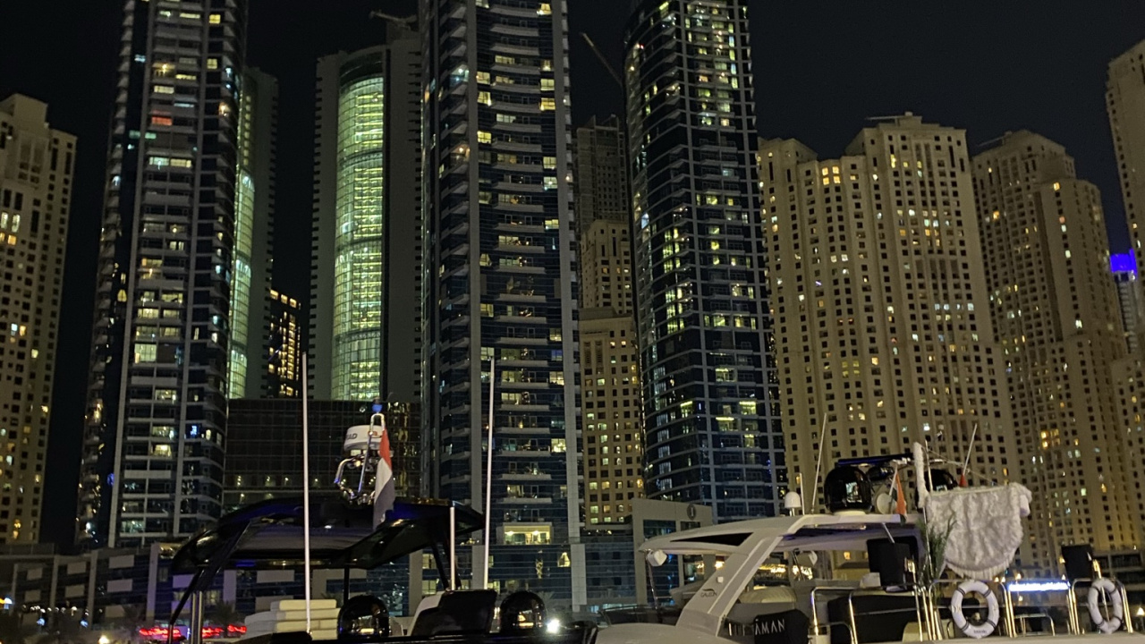 Обои Король, небоскреб, башня, ночь, метрополия в разрешении 1280x720