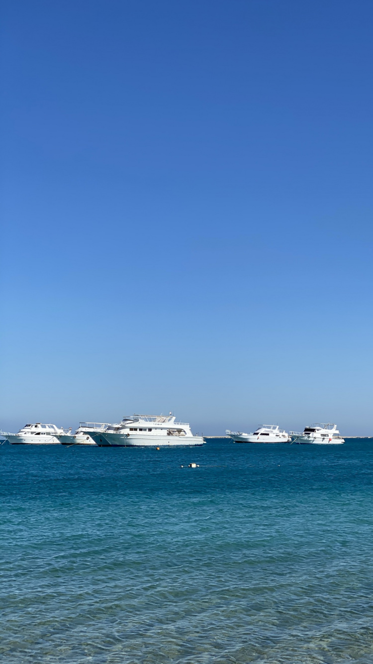 Обои море, вода, лодка, облако, судно в разрешении 750x1334