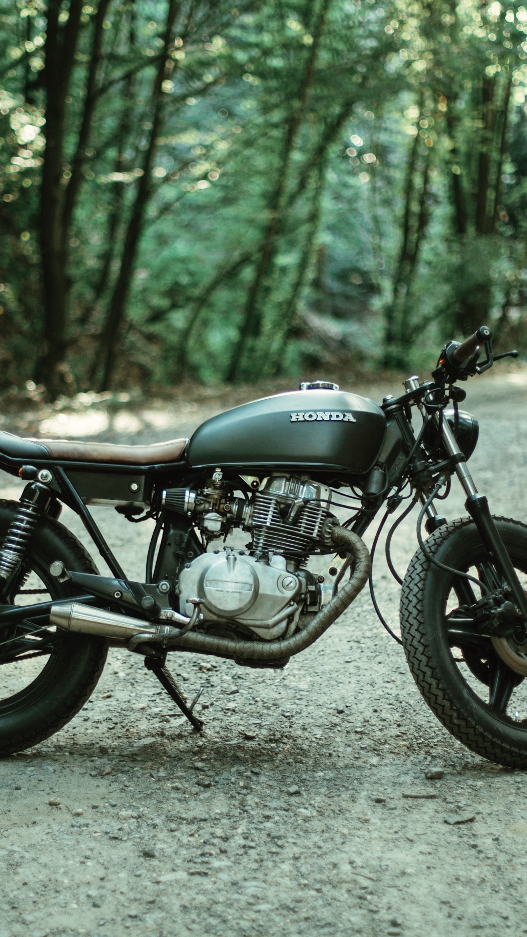 Обои мотоцикл, автомобильные запчасти, авто, обод, дерево в разрешении 1080x1920