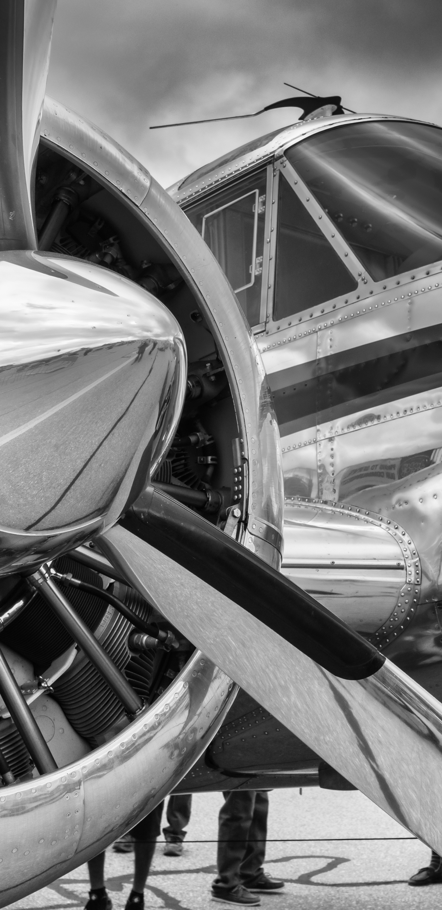 Обои самолет, самолеты, авиация, пропеллер, колесо в разрешении 1440x2960