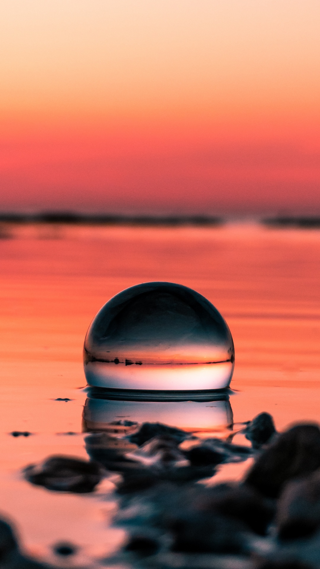 Обои вода, закат, красный цвет, горизонт, отражение в разрешении 1080x1920