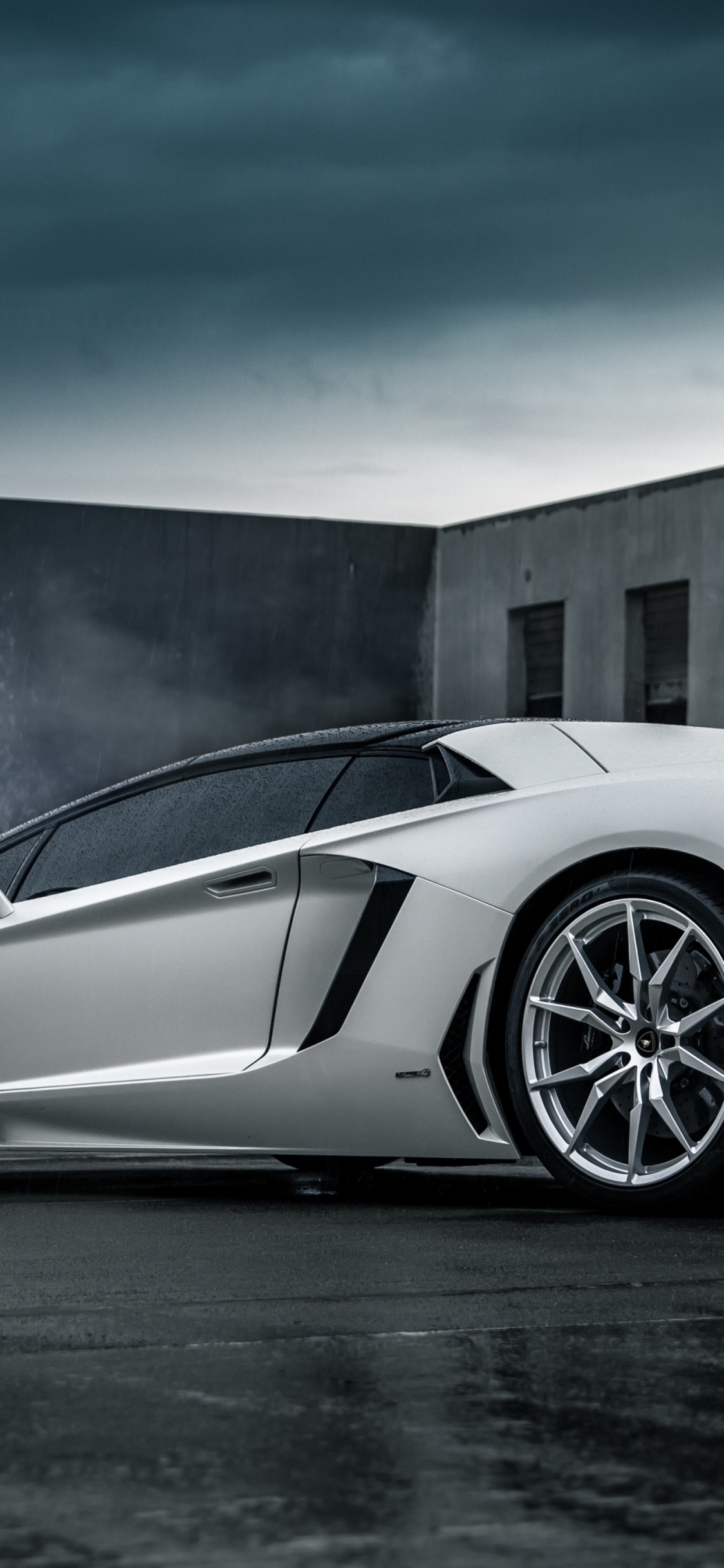 Обои Lamborghini aventador svj 2019 года, Ламборджини, легковые автомобили, спорткар, суперкар в разрешении 1125x2436